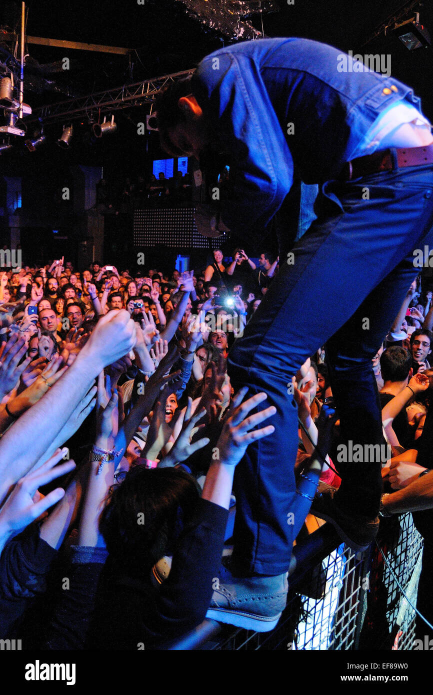 British rock concert crowd hi-res stock photography and images - Alamy