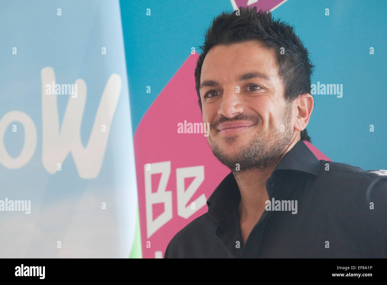 Popstar and children's author Peter Andre presented twenty London school children with awards at City Hall for winning stories they have written about where they live, part of the Mayor of London's drive to improve literacy. The competition was also part of the Big WoW (Walk once a Week). Stock Photo