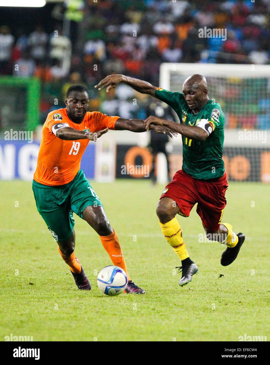 Malabo, Equatorial Guinea. 28th Jan, 2015. Stephane Mbia Etoundi (R) of Cameroon vies with Yaya Toure of Cote d'Ivoire during their group match of Africa Cup of Nations at the Stadium of Malabo, Equatorial Guinea, Jan. 28, 2015. Cameroon lost 0-1. Credit:  Li Jing/Xinhua/Alamy Live News Stock Photo