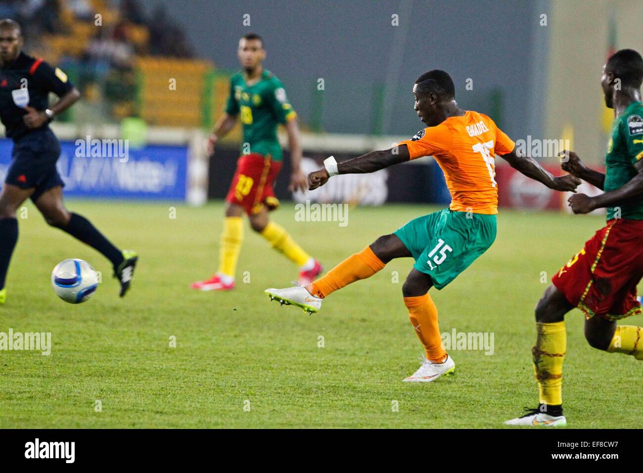 Malabo, Equatorial Guinea. 28th Jan, 2015. Max Alain Gradel of Cote d'Ivoire shoots to score during the group match of Africa Cup of Nations against Cameroon at the Stadium of Malabo, Equatorial Guinea, Jan. 28, 2015. Cote d'Ivoire won 1-0. Credit:  Li Jing/Xinhua/Alamy Live News Stock Photo