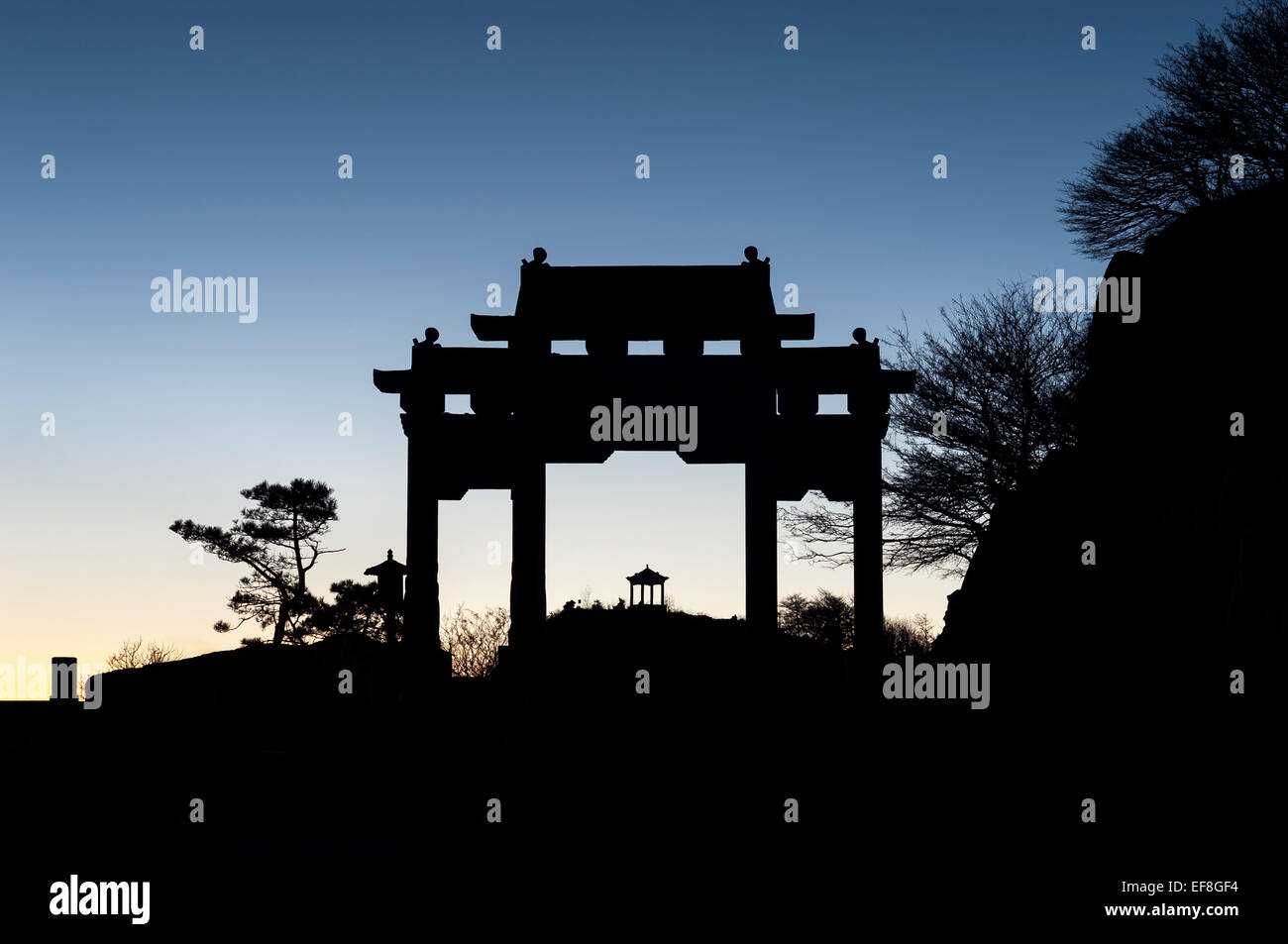 Arch and pavilion in silhouette on the summit of Taishan, China Stock Photo