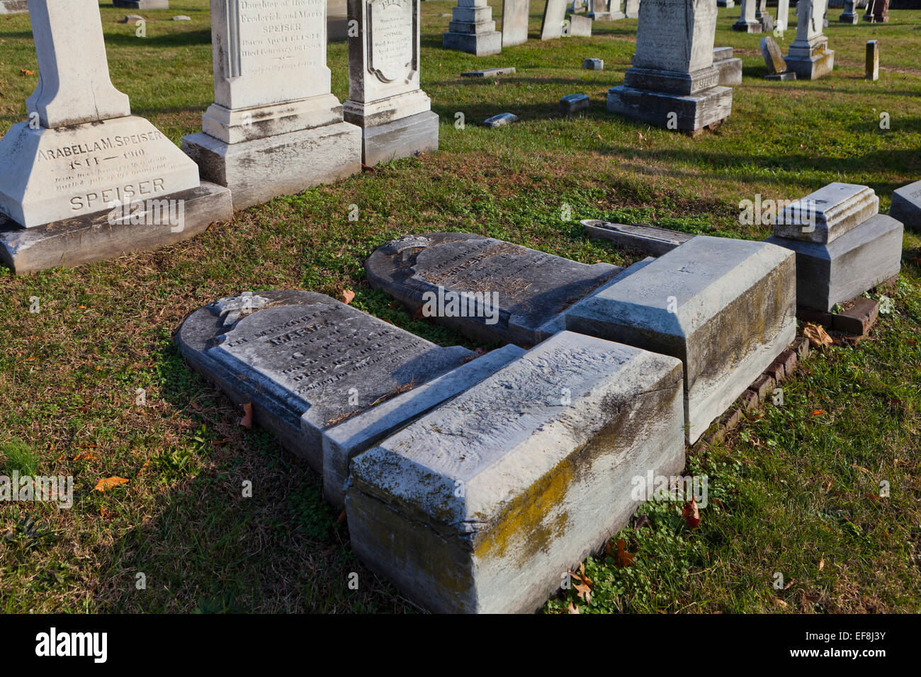 American headstones hi-res stock photography and images - Alamy