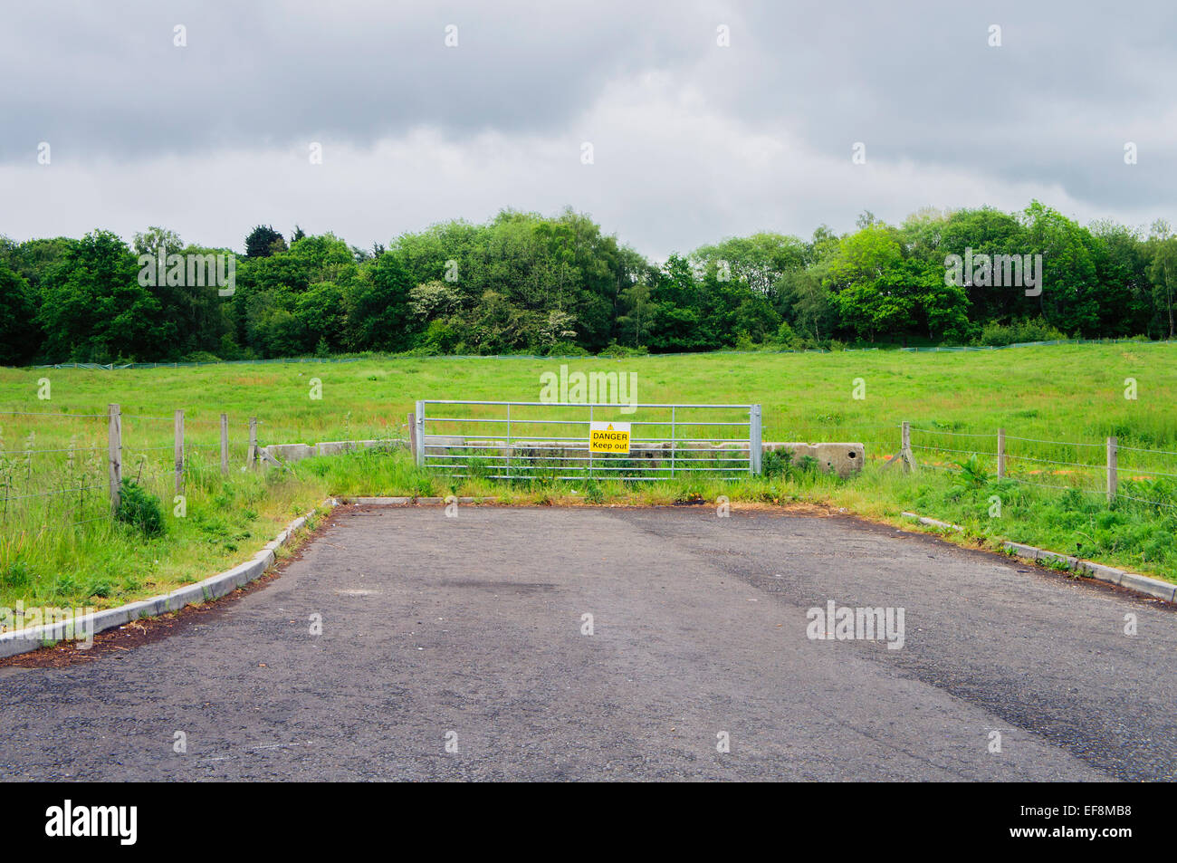 Blind Street Dead End Road Danger Keep Out Sign Stock Photo Alamy