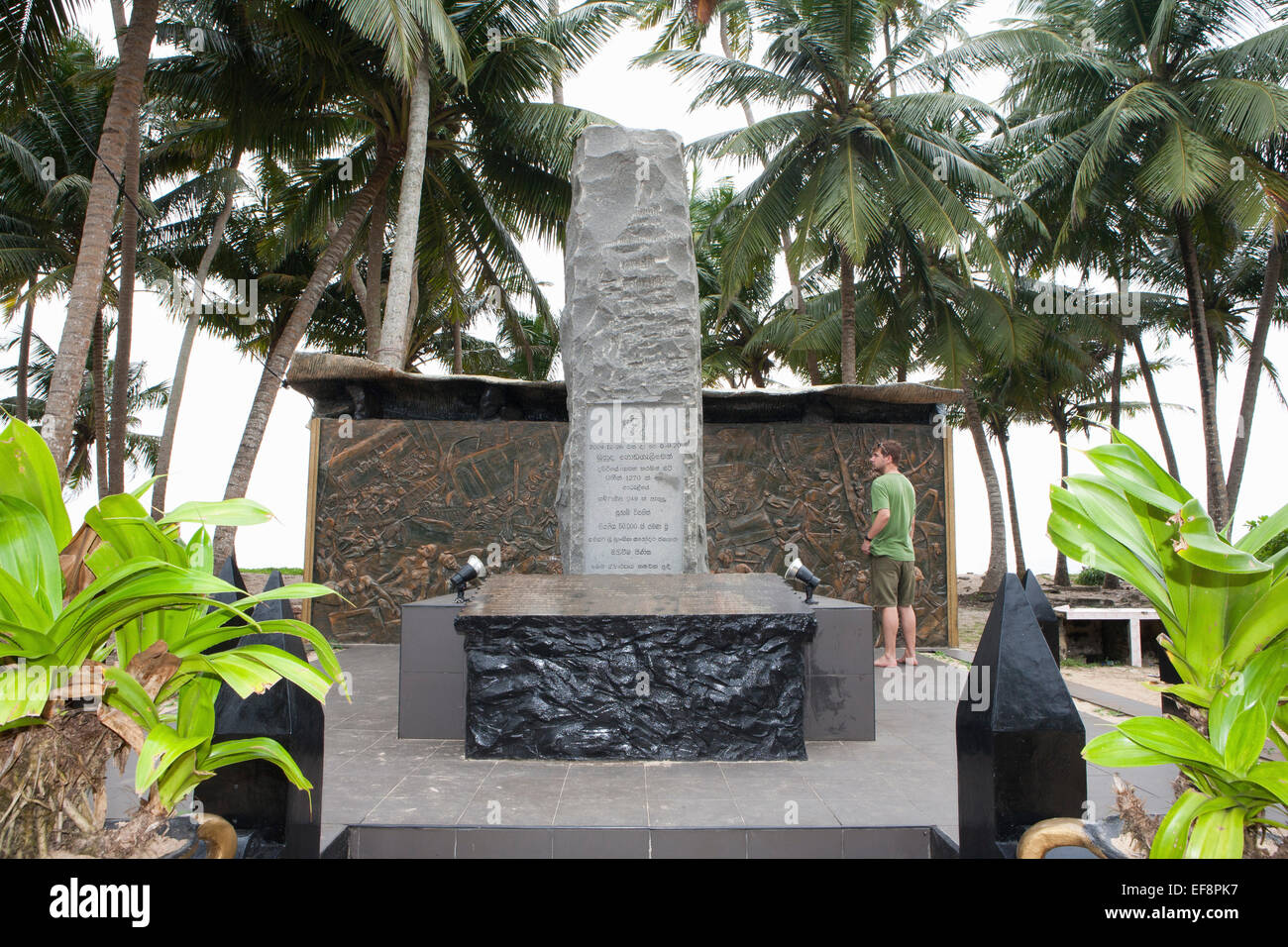 TELWATTA TSUNAMI MEMORIAL STATUE DEPICTING THE TRAIN TO MATARA THAT WAS WASHED AWAY Stock Photo