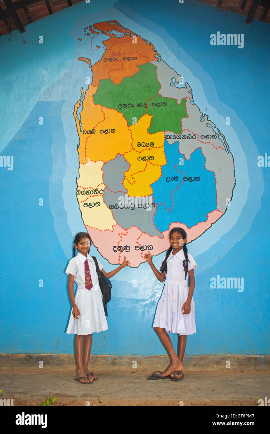 LOCAL SRI LANKAN SCHOOL CHILDREN POINTING AT THEIR LOCATION ON MAP Stock Photo