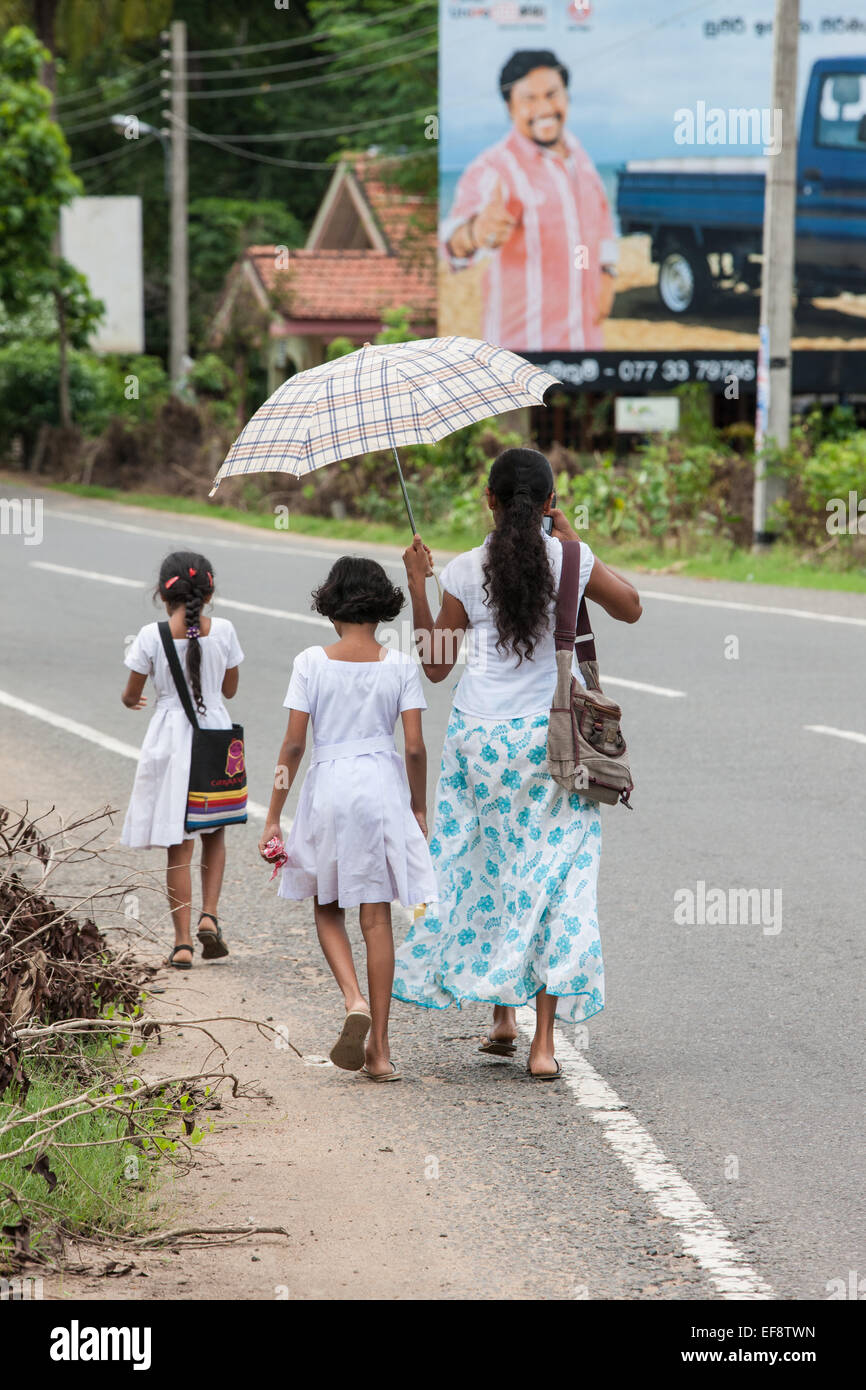 Sri lankan mother and child hi-res stock photography and images - Alamy
