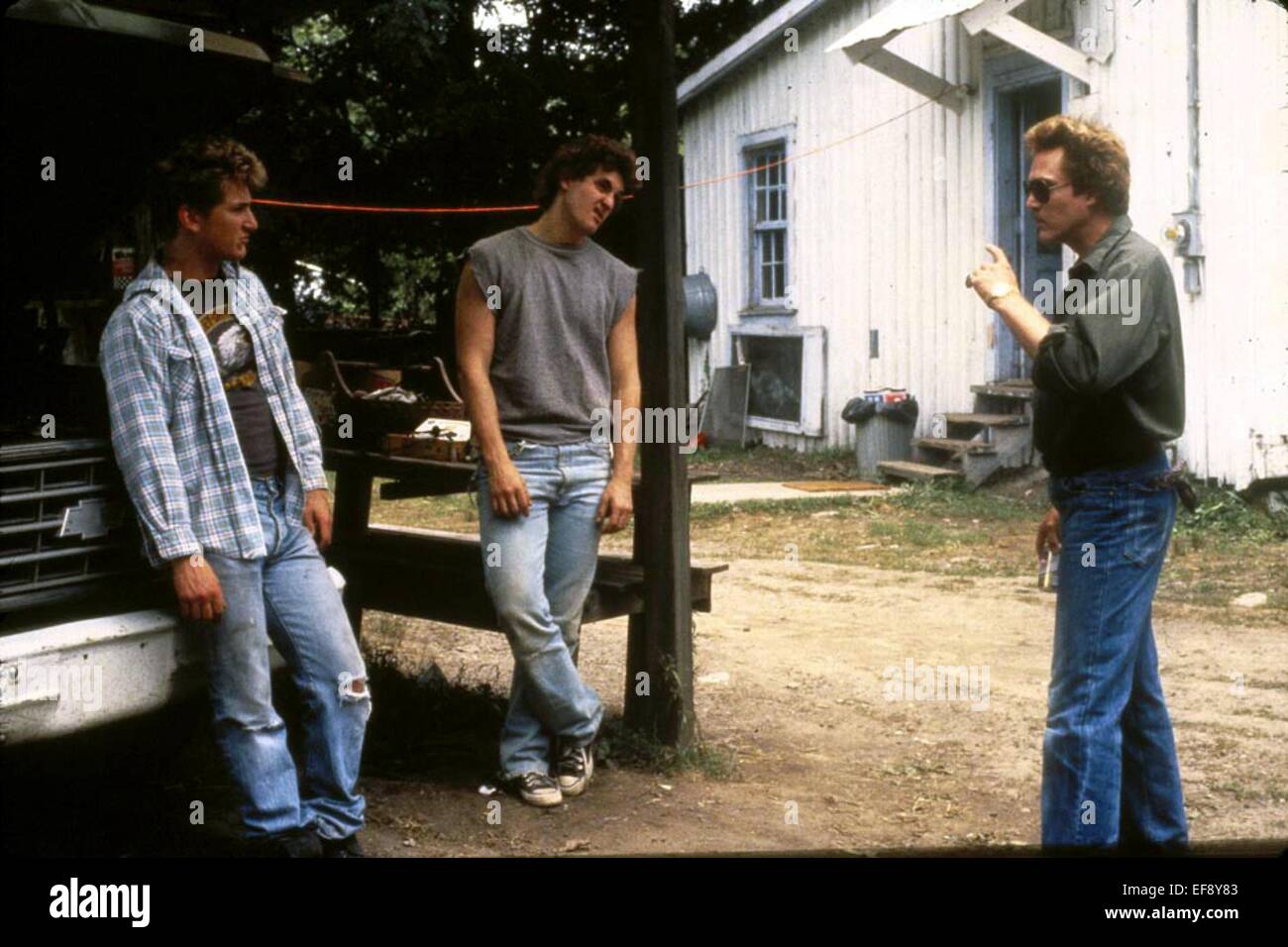 SEAN PENN CHRIS PENN & CHRISTOPHER WALKEN AT CLOSE RANGE (1986 Stock