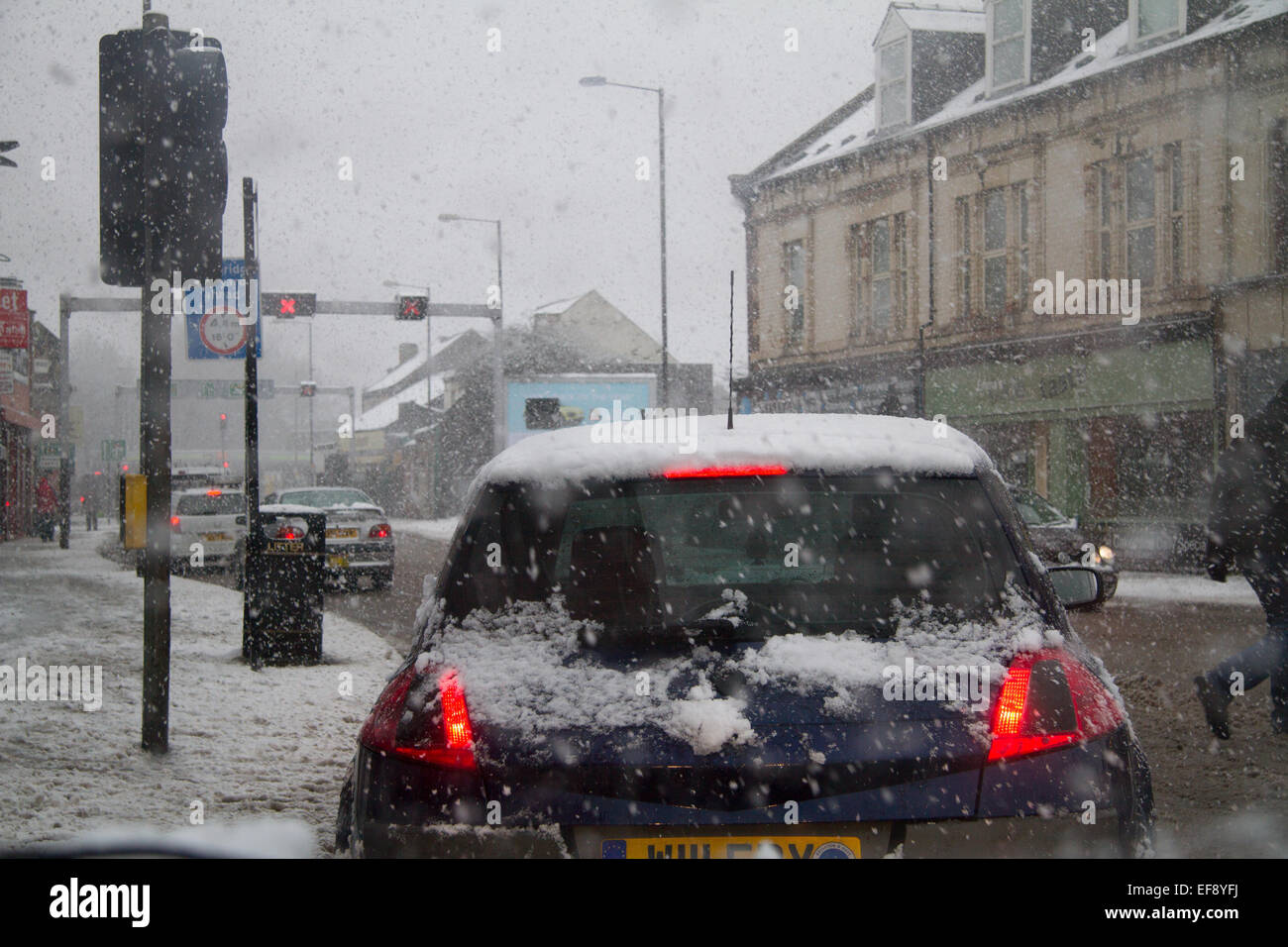 Sheffield, UK. 29th January, 2015. Heavy snow continues to fall in