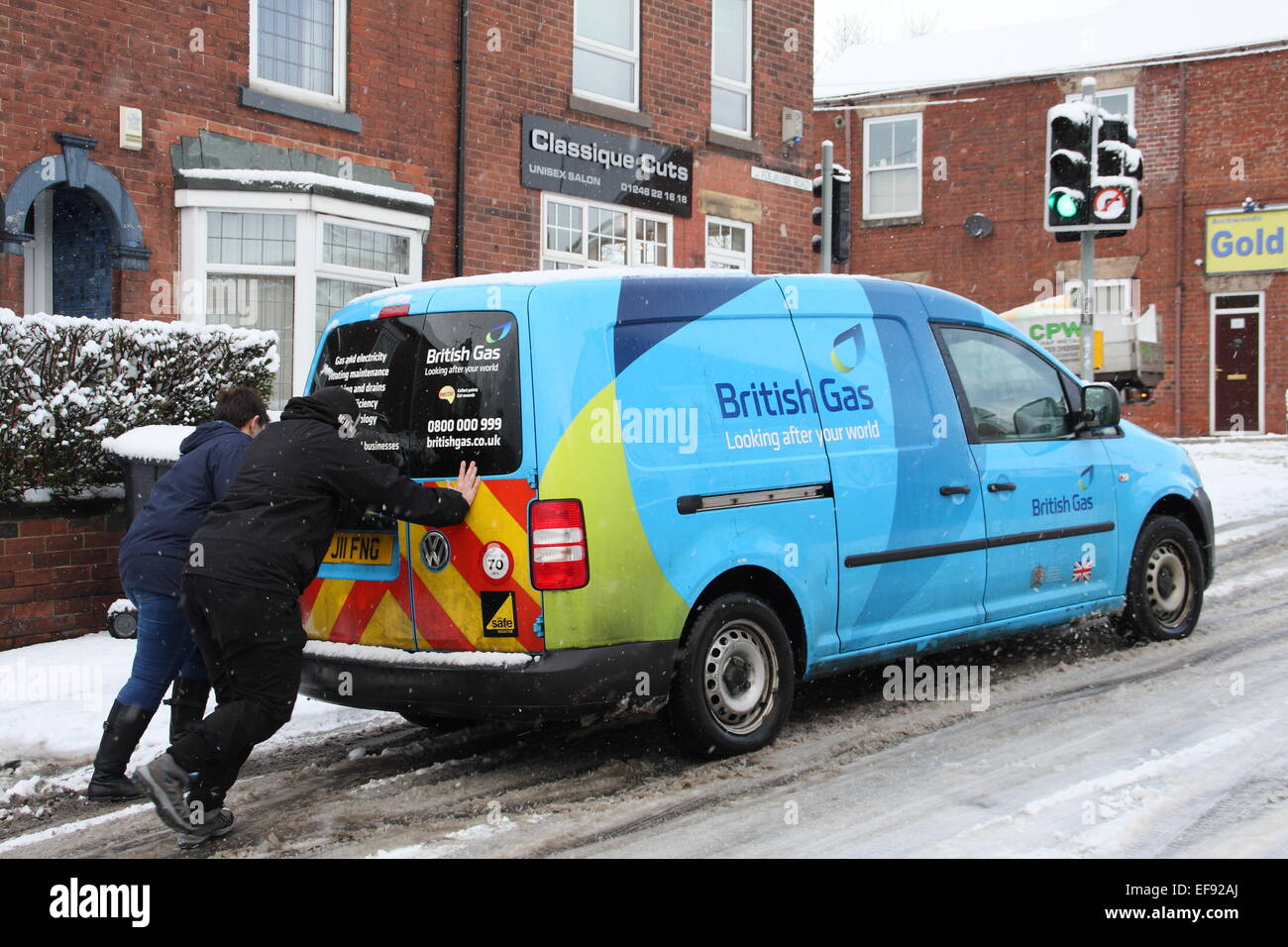 Chesterfield, Derbyshire, UK. 29 Jan 2015.  Pedestrians help motorists navigate treacherous roads following heavy snowfall. Credit:  Matthew Taylor/Alamy Live News Stock Photo