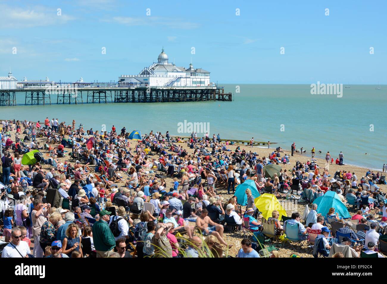 Eastbourne Air Show >> Crowds On Beach At Eastbourne Airshow East Sussex England Stock Eastbourne Air Show >> Crowds On Beach At Eastbourne Airshow East Sussex England Stock