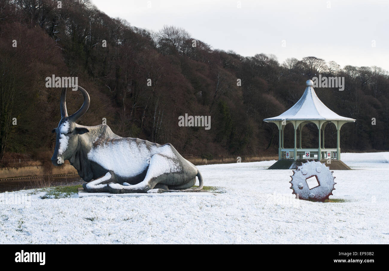 Durham City, UK. 29th Jan. 2015. UK Weather: The Durham Cow sculpture and bandstand, adjacent to the the river Wear, covered in snow. Credit:  Washington Imaging/Alamy Live News Stock Photo