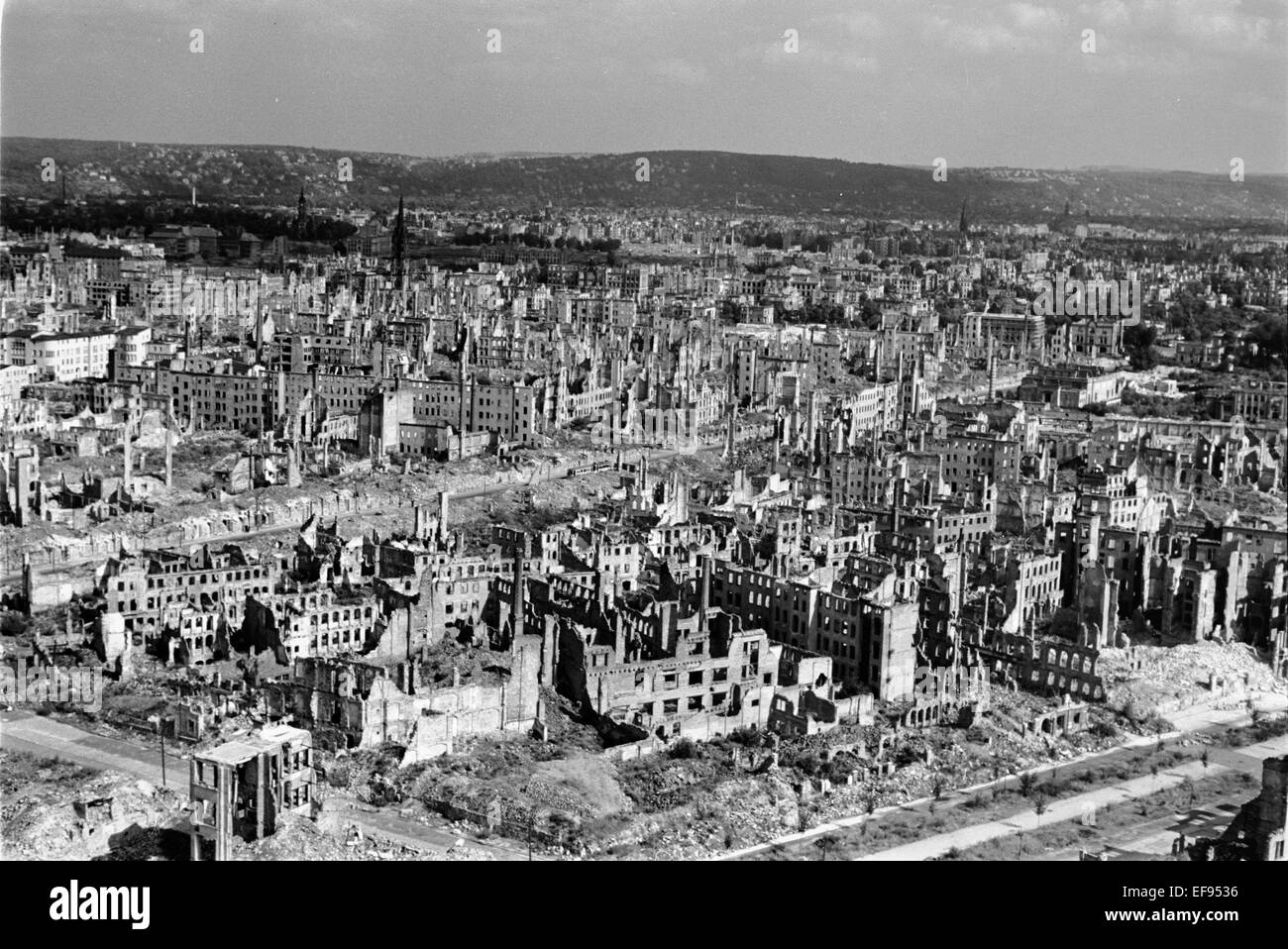 View from the Town Hall tower overlooking the Grunaer Straße and the towers of the St. John's Church (middle) and the Trinitatiskirche (Trinity Church) (left) of the destroyed inner-city of Dresden. Date unknown (1945-1955). Photo: Deutsche Fotothek/Richard Peter jun. - NO WIRE SERVICE - Stock Photo