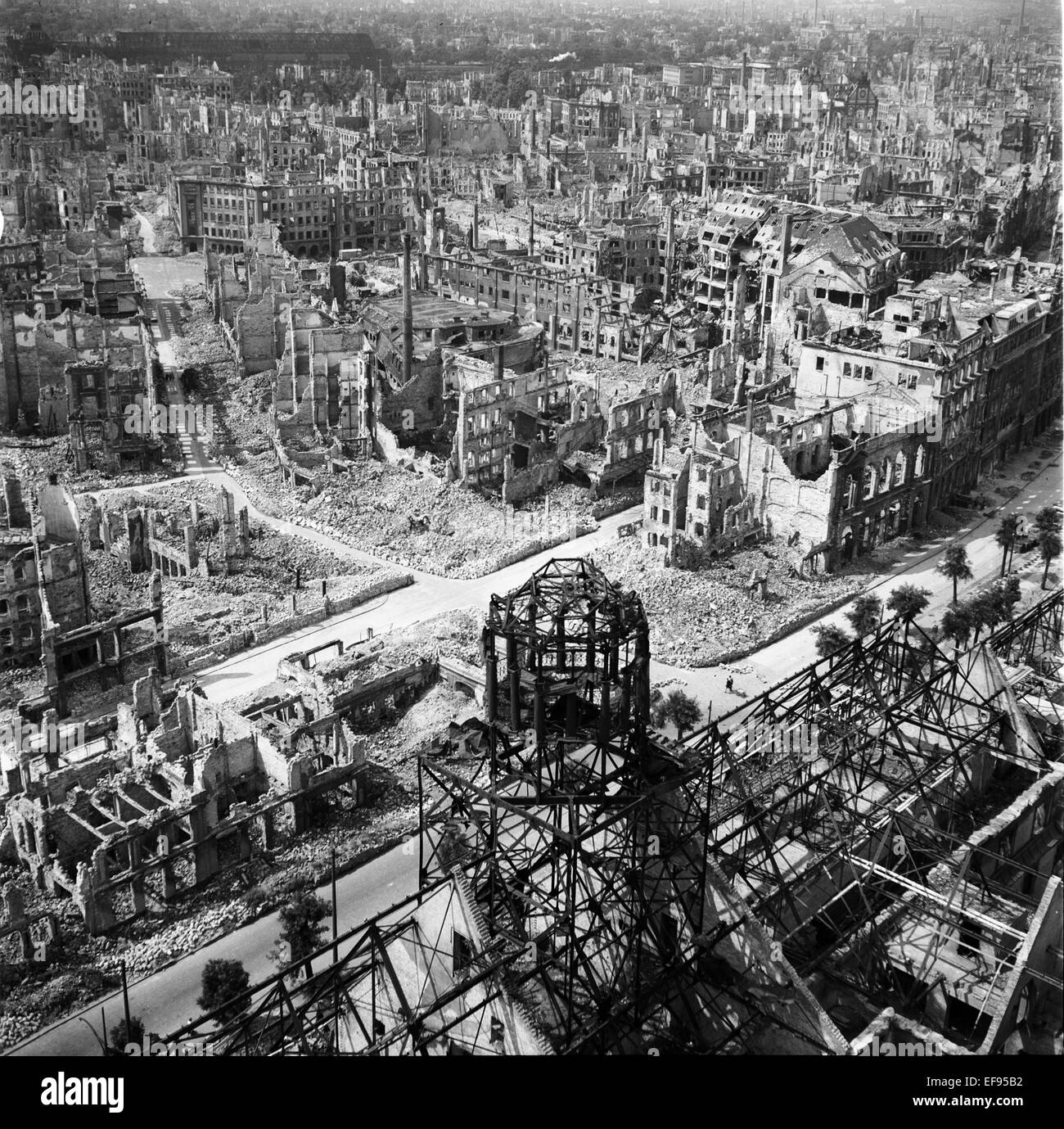 The photo by famous photographer Richard Peter sen. shows the view from the Town Hall Tower over the destroyed city of Dresden towards Southwest. The photo was taken after 17 September 1945. Especially the Allied air raids between 13 and 14 February 1945 led to extensive destructions of the city.  Photo: Deutsche Fotothek / Richard Peter sen. - NO WIRE SERVICE Stock Photo