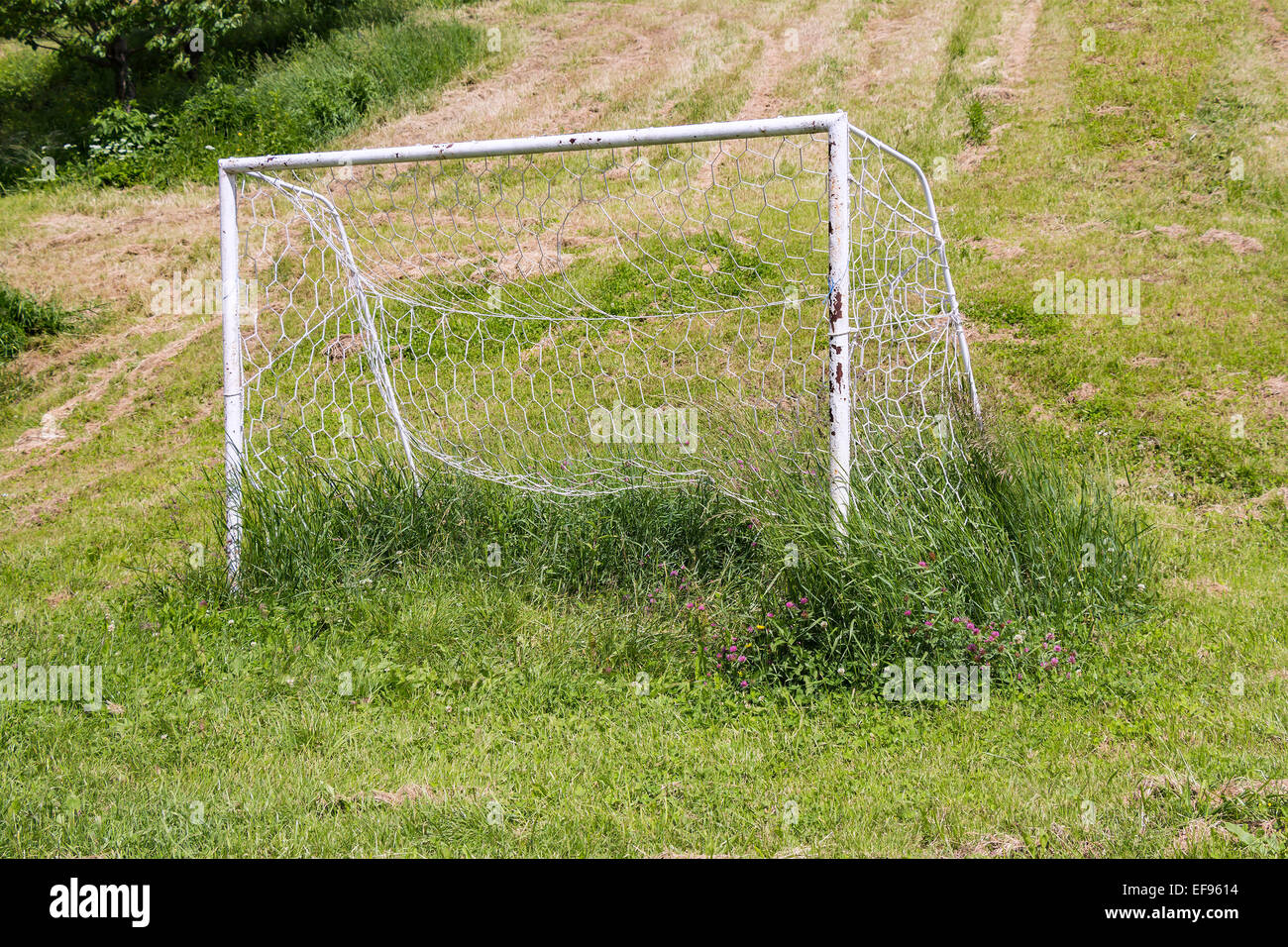 Netting on football goal hi-res stock photography and images - Alamy