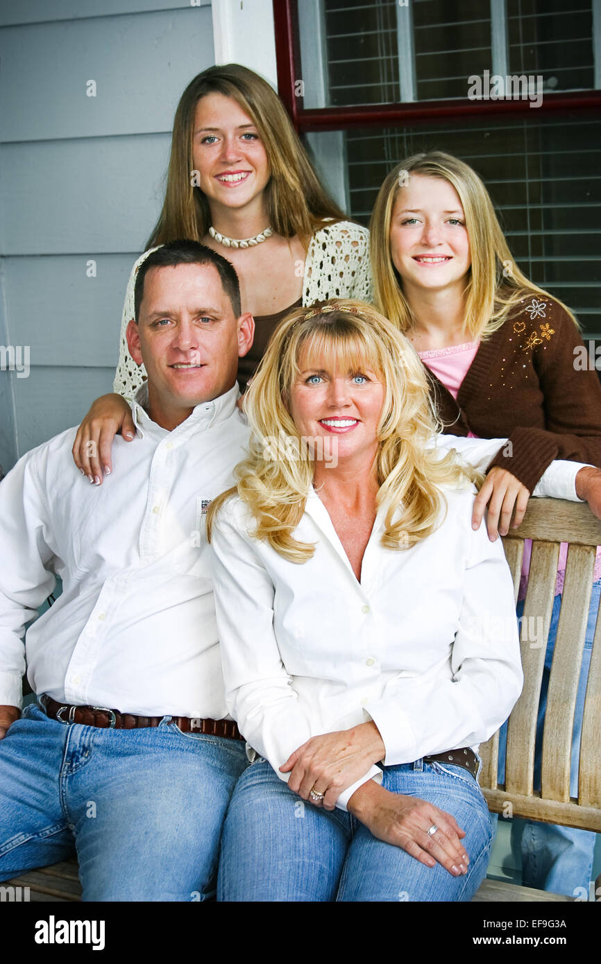 Porch swing couple hires stock photography and images Alamy