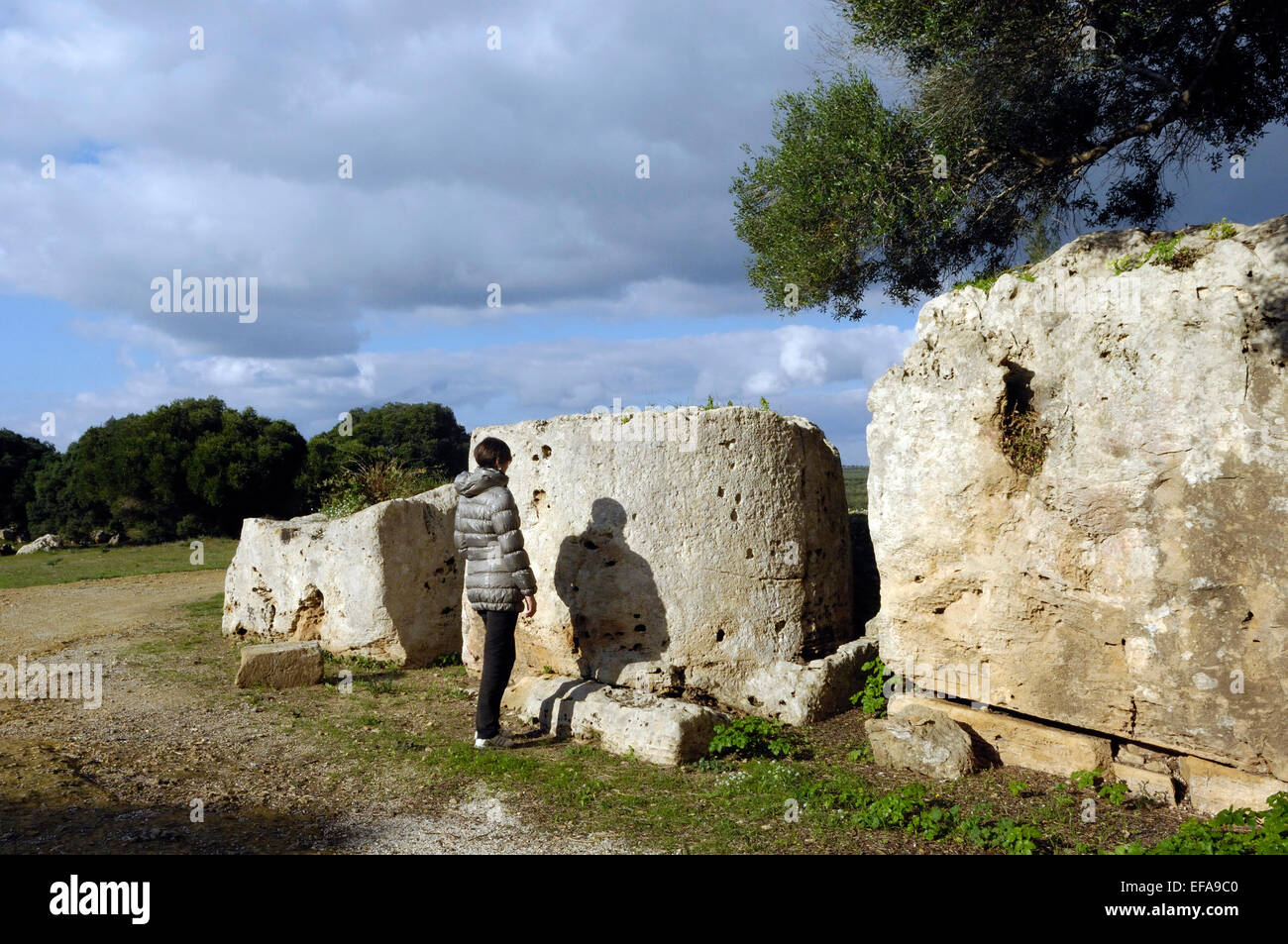 Abandoned 5th century BC cylindrical column drum blocks at the ancient quarries of Cave de Cusa. Selinunte. Sicily. Italy Stock Photo