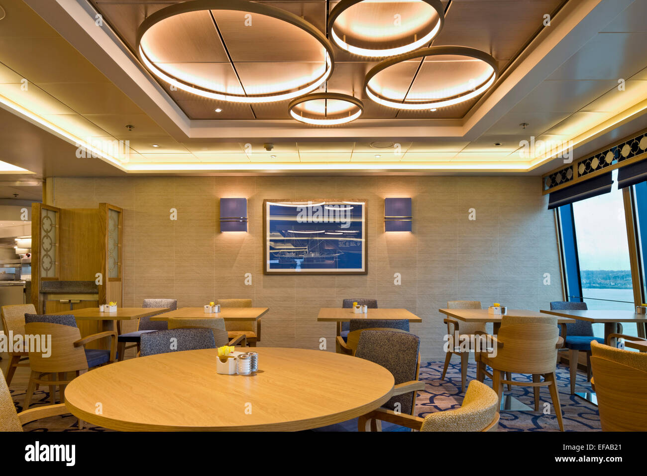 P&O Cruise Ship Interiors, Southampton, United Kingdom. Architect: SMC Design, 2014. Restaurant. Stock Photo