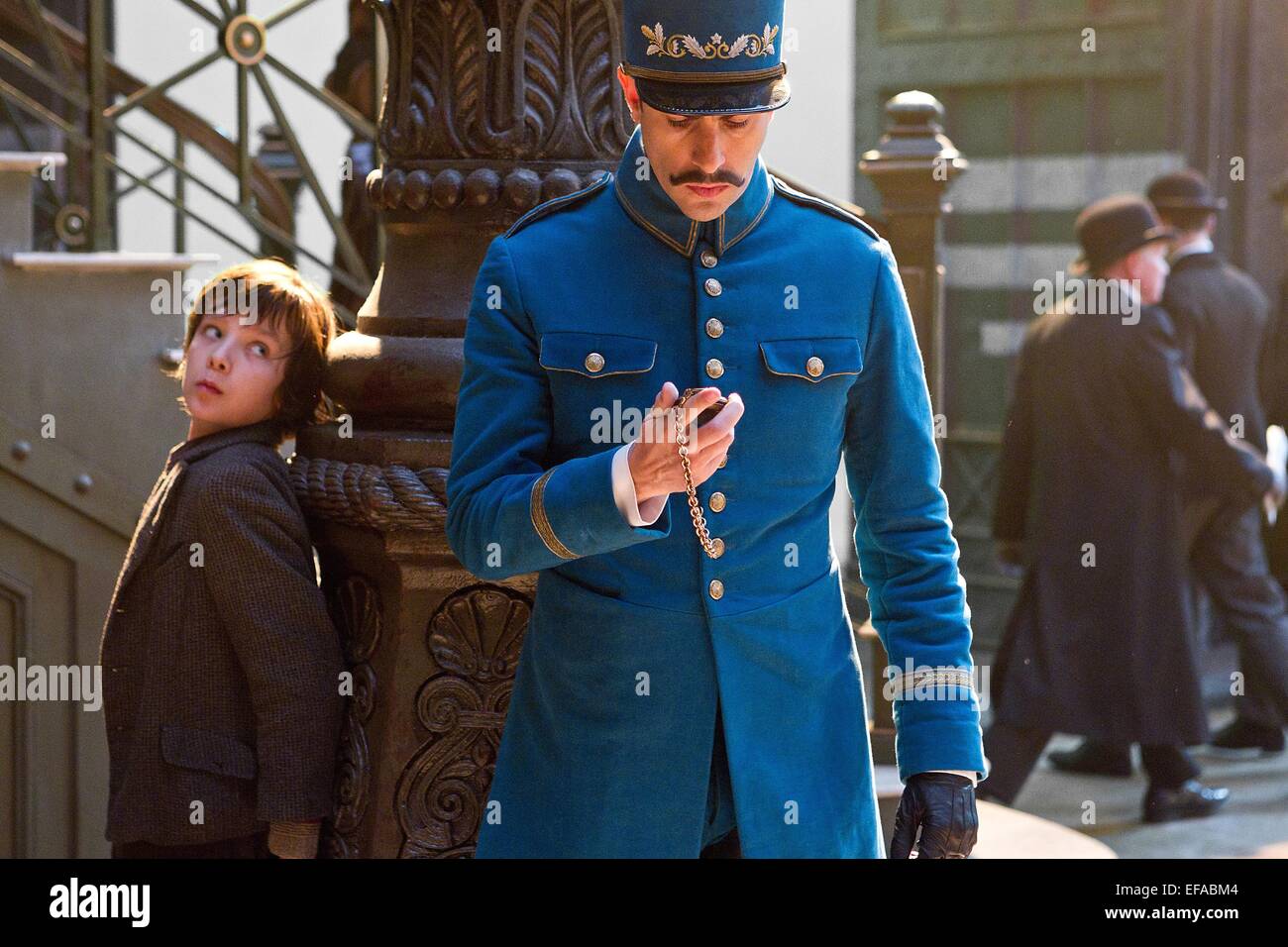 Sacha Baron Cohen Hugo - Sacha Baron Cohen Asa Butterfield Hugo 2011 Stock Photo Alamy