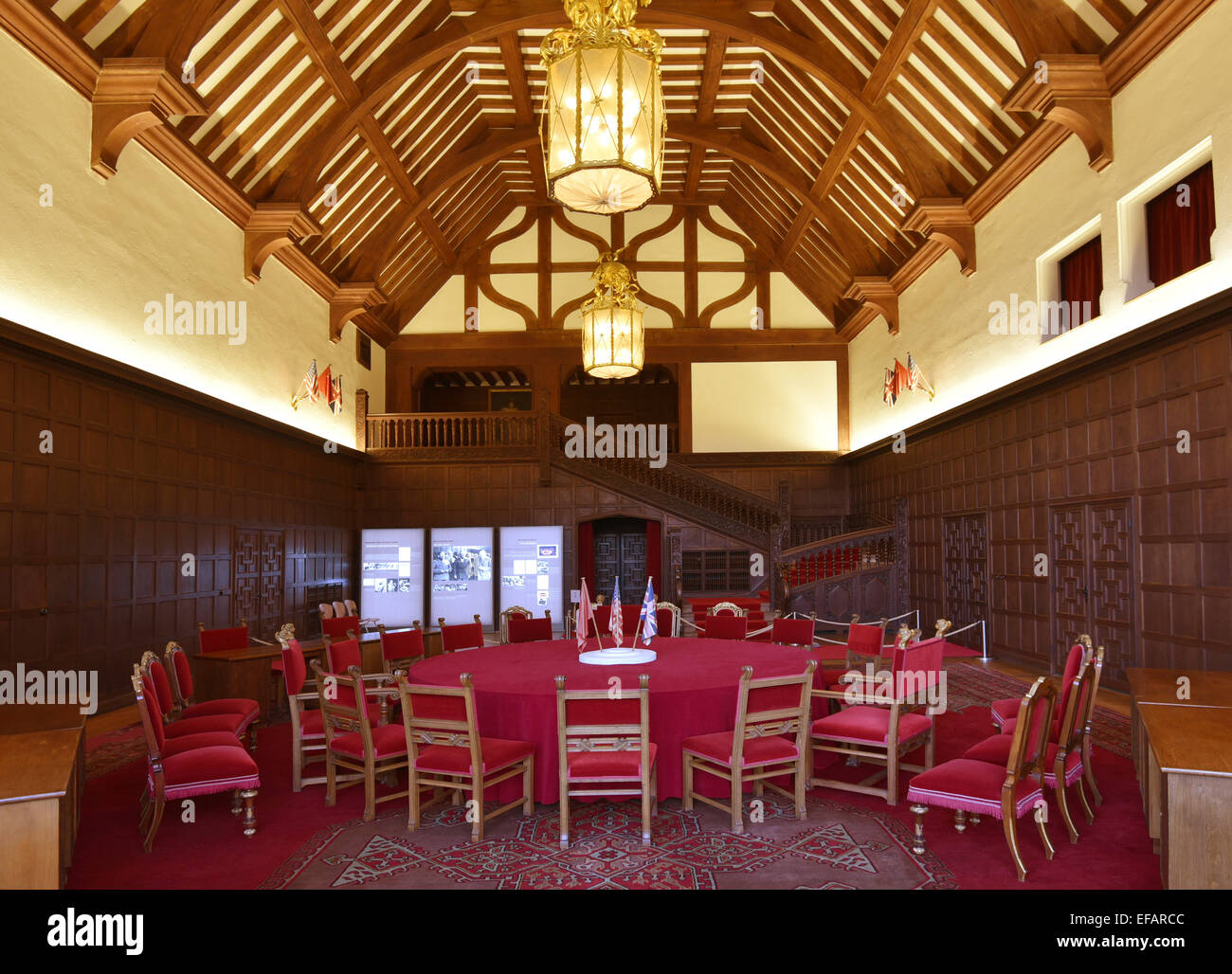 Potsdam, Germany. 30th Jan, 2015. The conference room of Schloss Cecilienhof in Potsdam, Germany, 30 January 2015. From 17 July - 2 August 1945, Winston Churchill (GB), Harry S. Truman (USA) and Josef Stalin (USSR) led delegations to discuss the future of Europe and Germany after the war. PHOTO: RALF HIRSCHBERGER/dpa (/NO SALES) © dpa/Alamy Live News Stock Photo