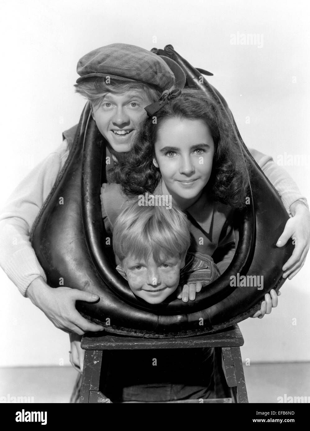 JACKIE 'BUTCH' JENKINS, ELIZABETH TAYLOR, MICKEY ROONEY, NATIONAL VELVET,  1944 Stock Photo - Alamy