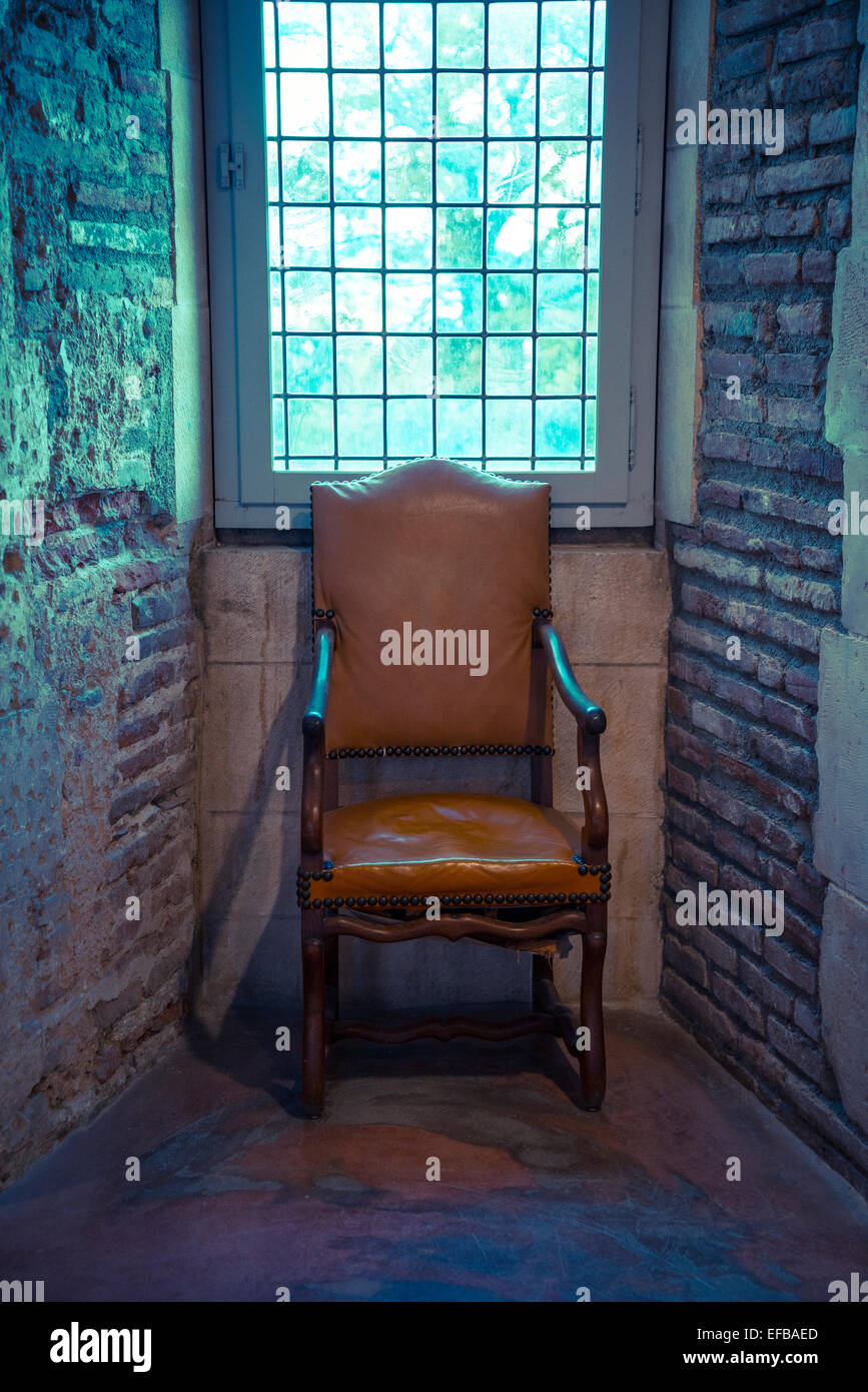 French antique chair hi-res stock photography and images - Alamy