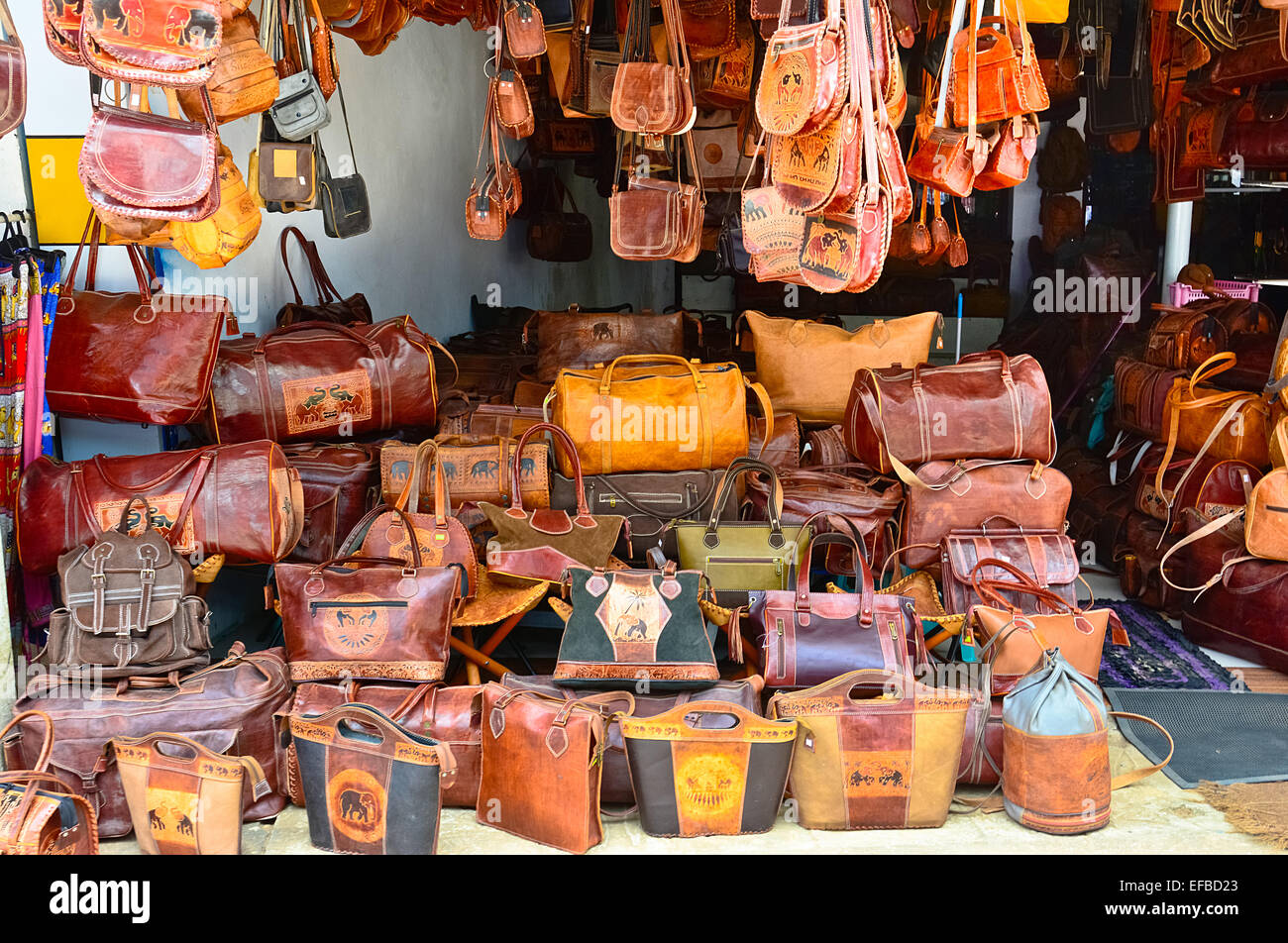 Что купить на шри ланке. Шоппинг в Коломбо Шри Ланка. Кожаные изделия из Шри Ланки. Кожаные сумки из Шри Ланки. Индия кожаные изделия.
