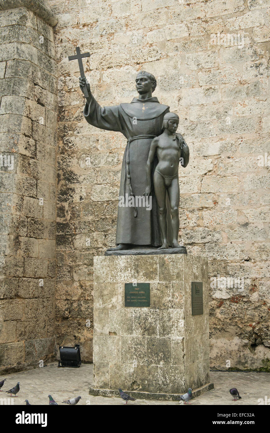 Cuba Old Havana La Habana Vieja statue bronze Plaza de San Francisco de