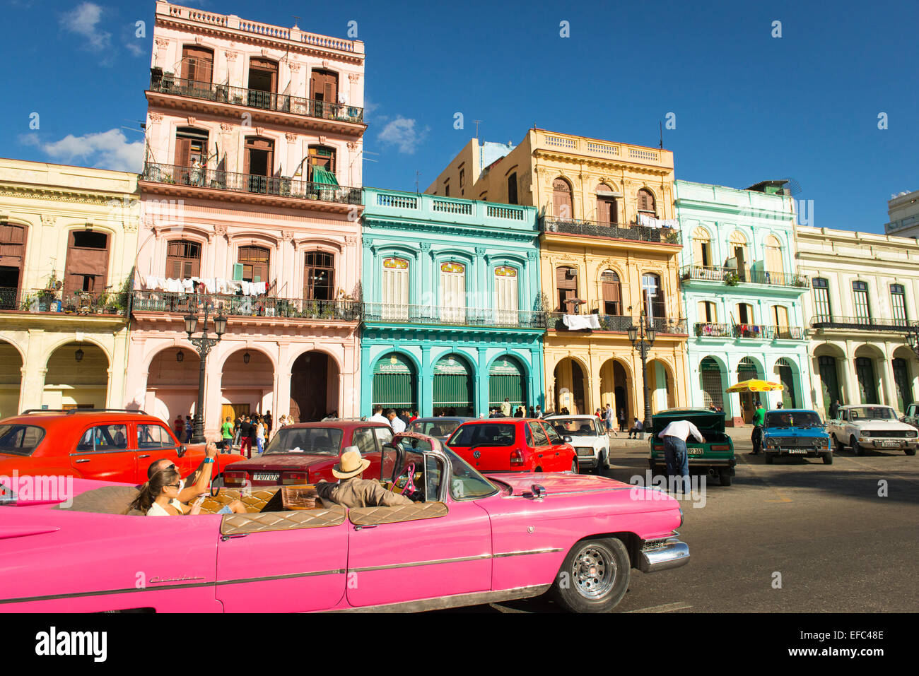 Cuba Central Havana Centro Habana Prado Paseo de Marti bright pink US American 1950's 50's cars colourful colorful buildings Stock Photo