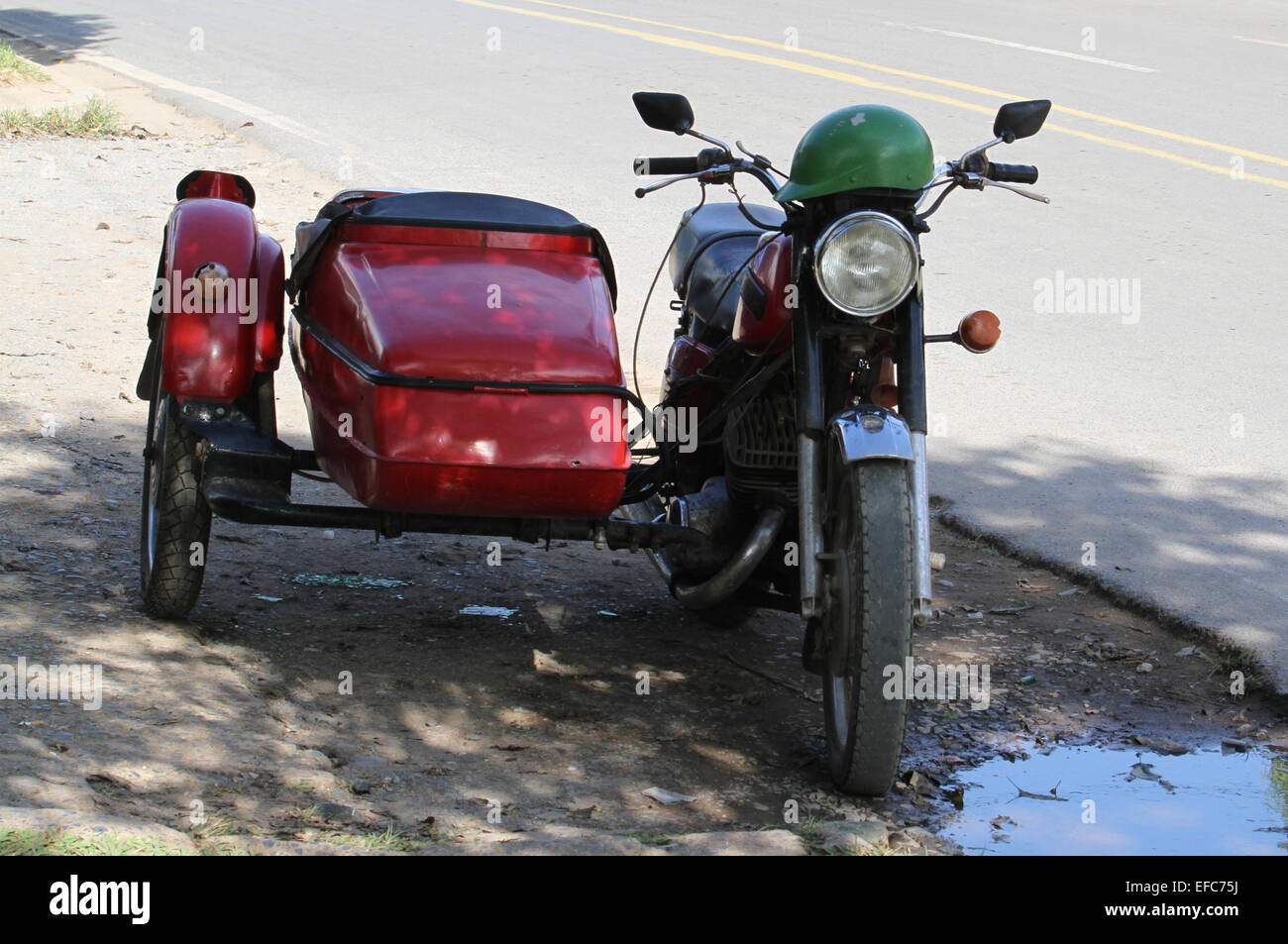 Red motorbike with sidecar hi-res stock photography and images - Alamy