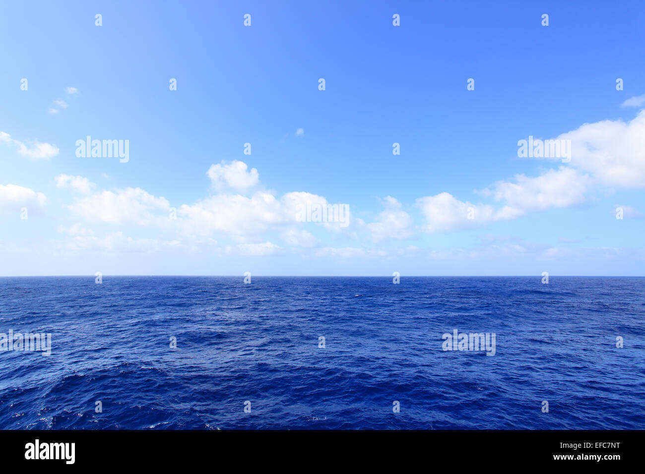 Blue ocean and clouds hi-res stock photography and images - Alamy