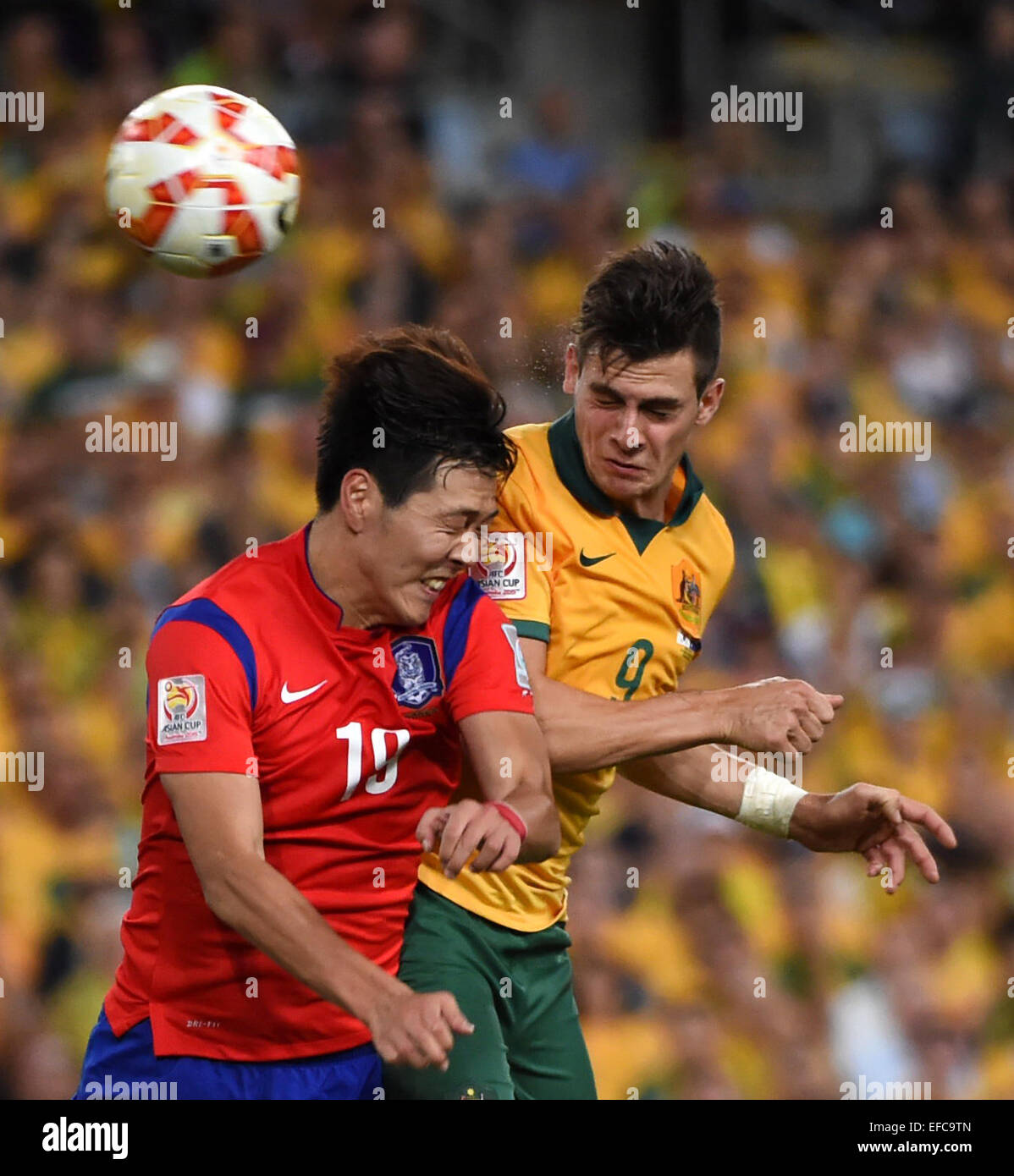 Sydney, Australia. 31st Jan, 2015. Australia's Tomi Juric (R) and South Korea's Kim Younggwon jump for a header during the final match at the 2015 AFC Asian Cup in Sydney, Australia, Jan. 31, 2015. Australia won 2-1. Credit:  Guo Yong/Xinhua/Alamy Live News Stock Photo