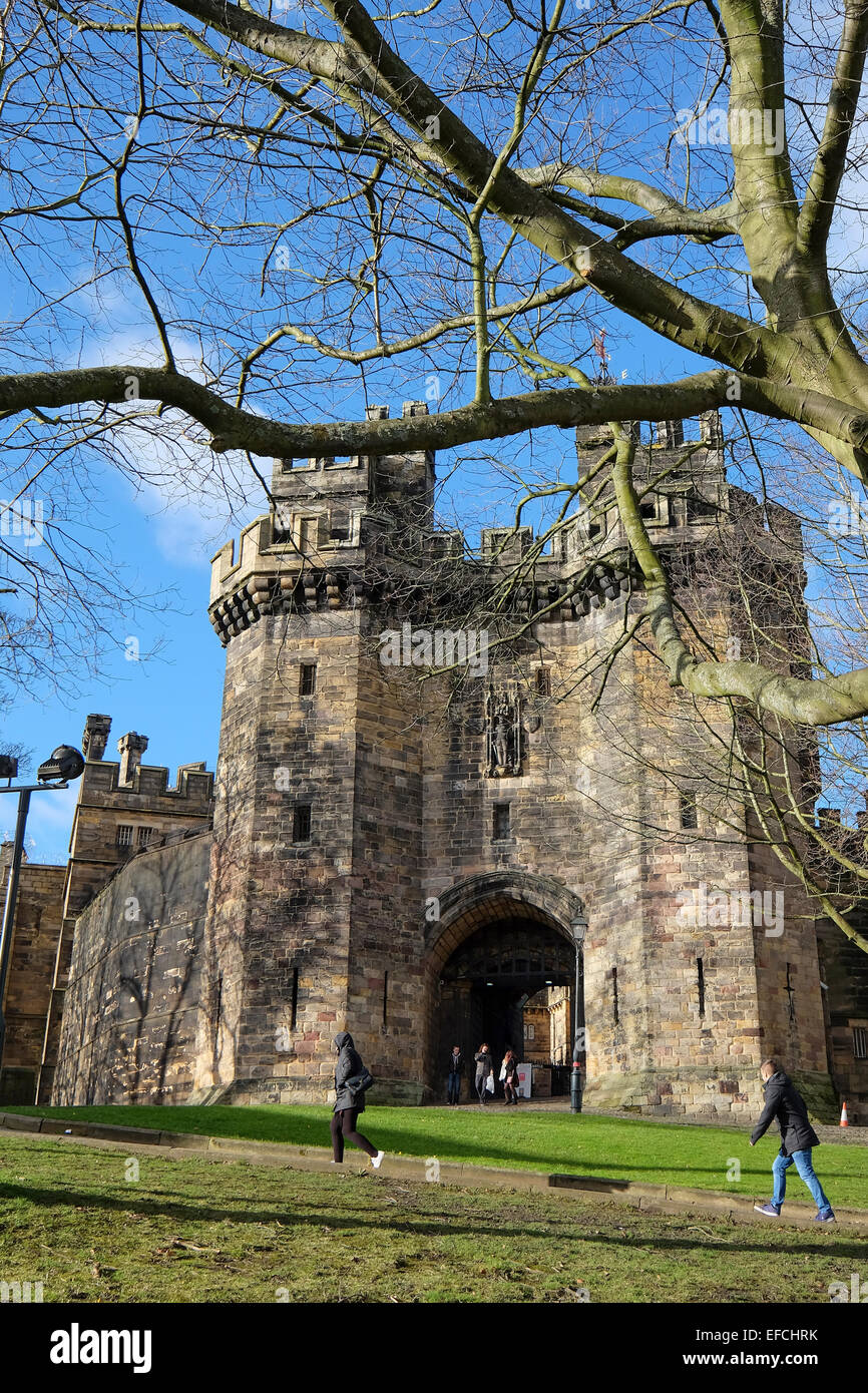 Lancaster Castle visitors Stock Photo Alamy