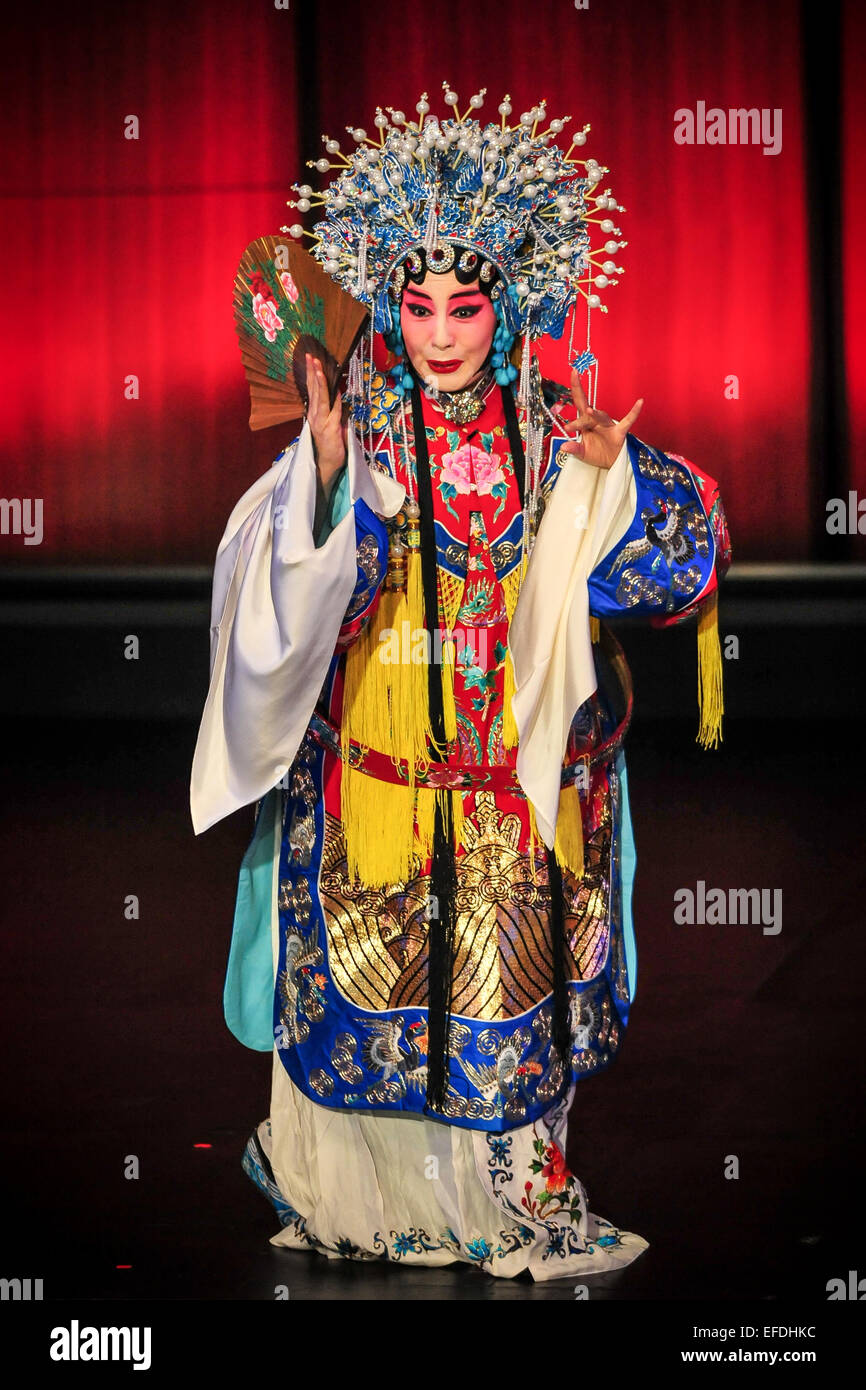 Los Angeles, USA. 1st Feb, 2015. Beijing opera artist of China Sun Ping performs an excerpt from 'The Drunken Beauty', during an Chinese Lunar New Year Celebration in Wallis Annenberg Center for the Performing Arts in Los Angeles, the United States, Feb. 1, 2015. © Zhang Chaoqun/Xinhua/Alamy Live News Stock Photo