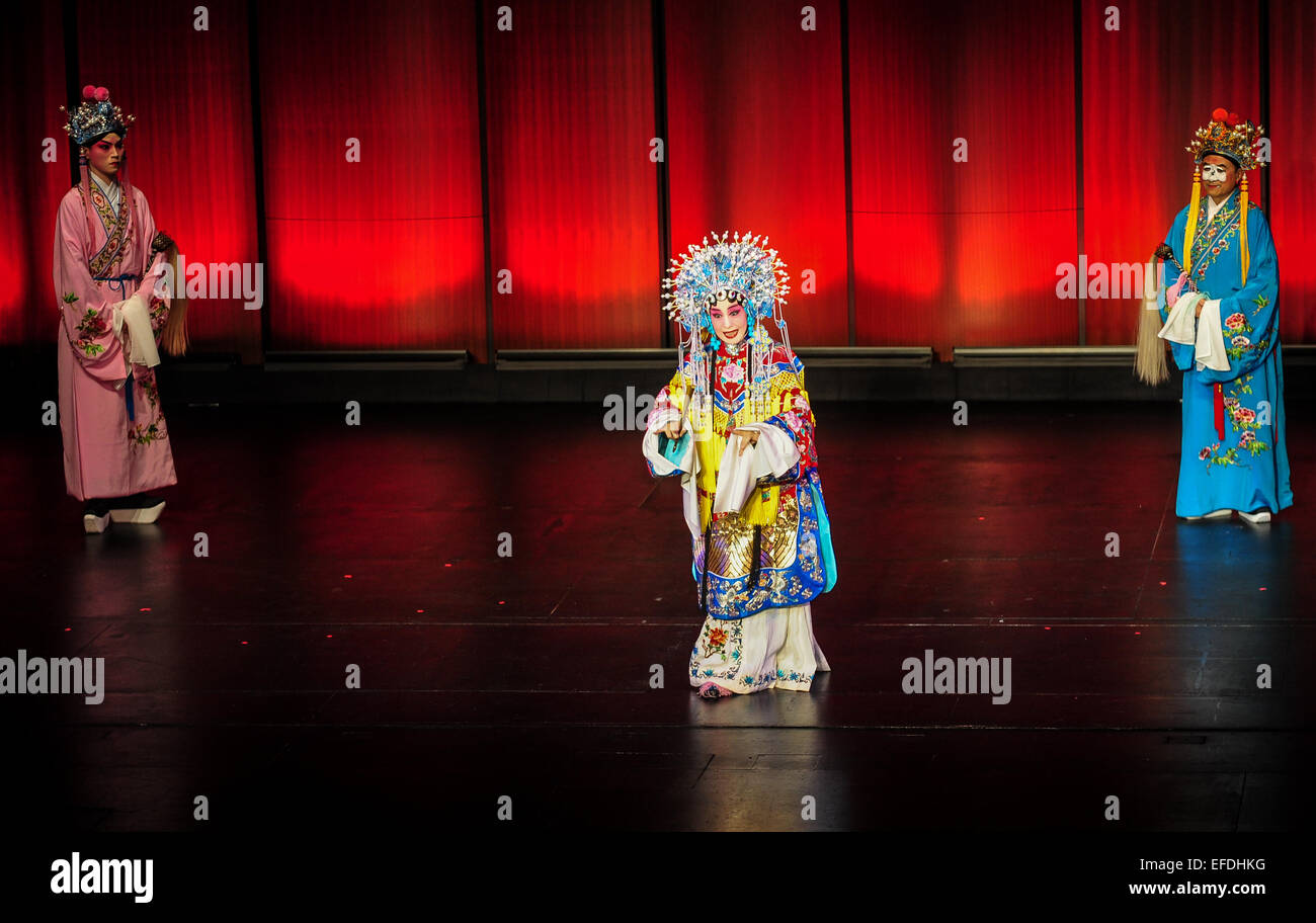 Los Angeles, USA. 1st Feb, 2015. Beijing opera artist of China Sun Ping (C) performs an excerpt from 'The Drunken Beauty', during an Chinese Lunar New Year Celebration in Wallis Annenberg Center for the Performing Arts in Los Angeles, the United States, Feb. 1, 2015. © Zhang Chaoqun/Xinhua/Alamy Live News Stock Photo