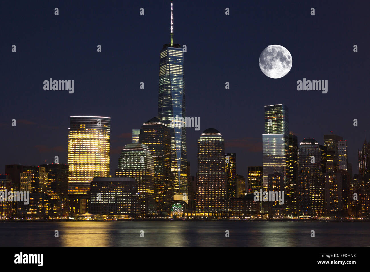 NUMBER ONE WORLD TRADE CENTER TOWER DOWNTOWN MANHATTAN HUDSON RIVER NEW YORK CITY USA Stock Photo