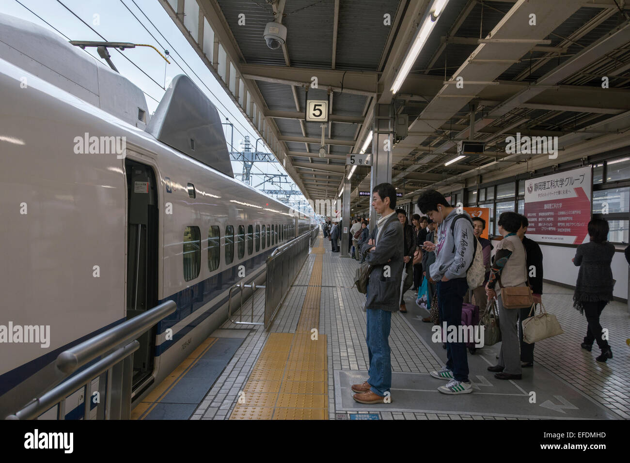 Tokyobound Shinkansen platform, Shizuoka Station, Japan Stock Photo
