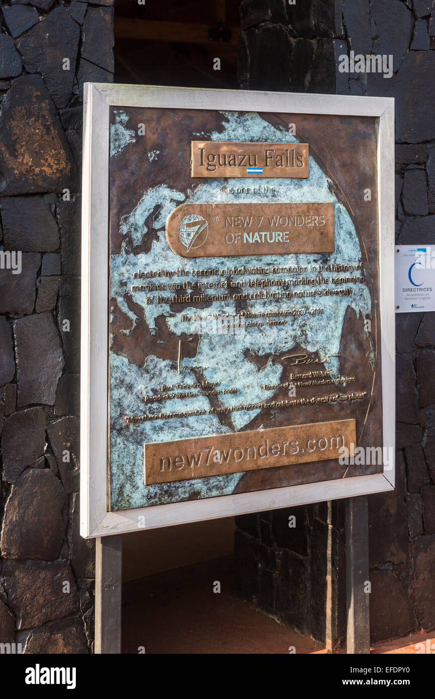 Entrance sign at Iguazu Falls National Park (Parque Nacional Iguazu) on the Argentinian side, referring to the New 7 Wonders of Nature Stock Photo