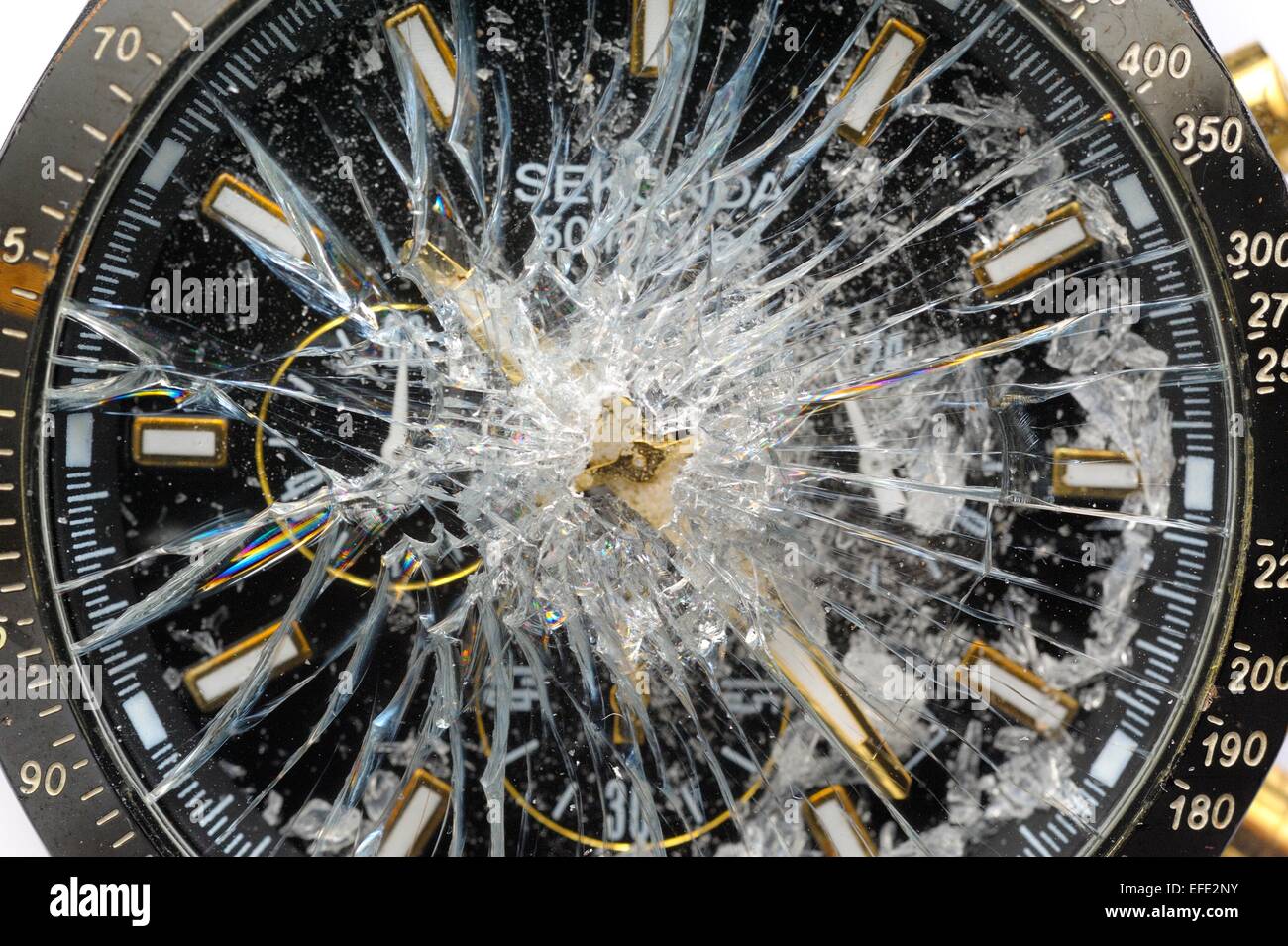 Broken watch hi res stock photography and images Alamy