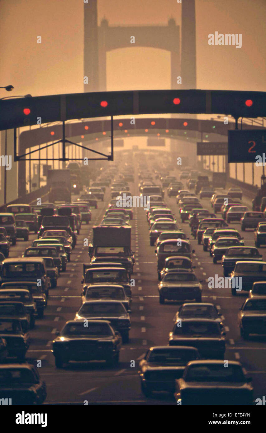 Traffic snarls the Walt Whitman Bridge shrouded in air pollution as it crosses the Delaware River leading to the New Jersey suburbs August 1973 in Philadelphia, PA. Stock Photo