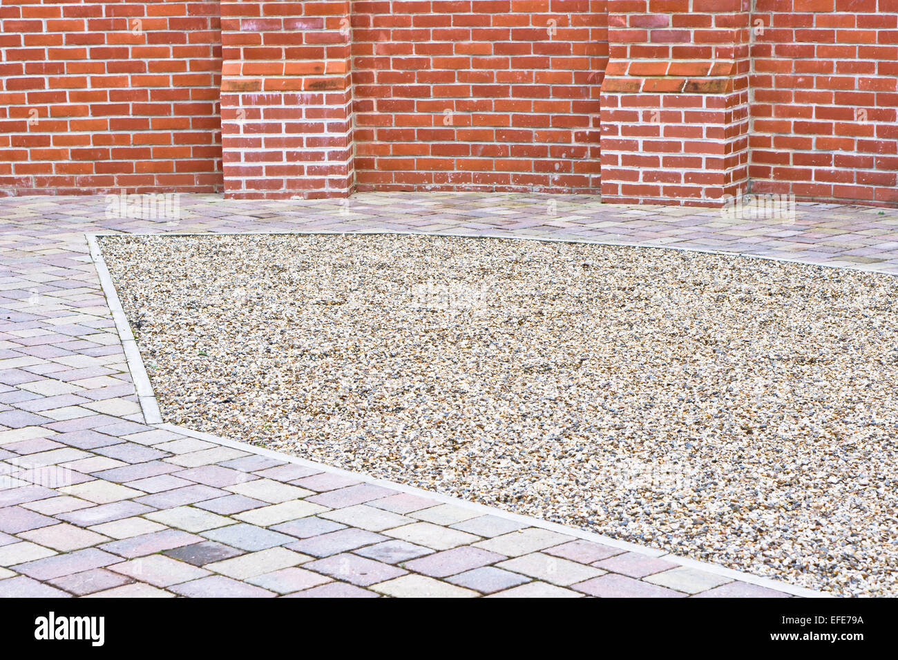 Brick gravel path border hi-res stock photography and images - Alamy