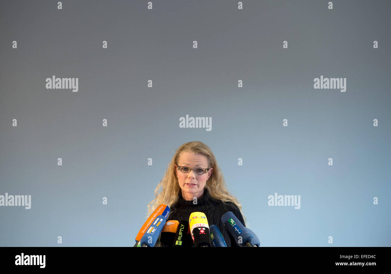 Dresden, Germany. 02nd Feb, 2015. Former spokeswoman of the German anti-Islam movement Pegida (Patriotic Europeans Against the Islamization of the West), Kathrin Oertel, speaks during a press conference in Dresden, Germany, 02 February 2015. Oertel announced the founding of a new association called 'Direkte Demokratie fuer Europa' (lit. direct democracy for Europe). Photo: Sebastian Kahnert/dpa/Alamy Live News Stock Photo