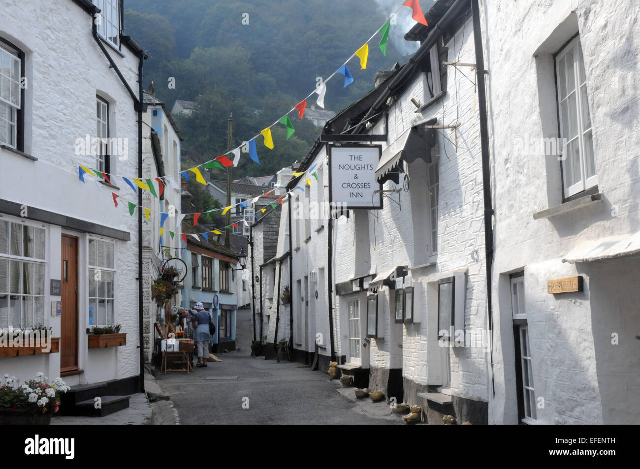 September 2014 Narrow streets in the tiny fishing village of Polperro, Cornwall. Pic Mike Walker, Mike Walker Pictures Stock Photo