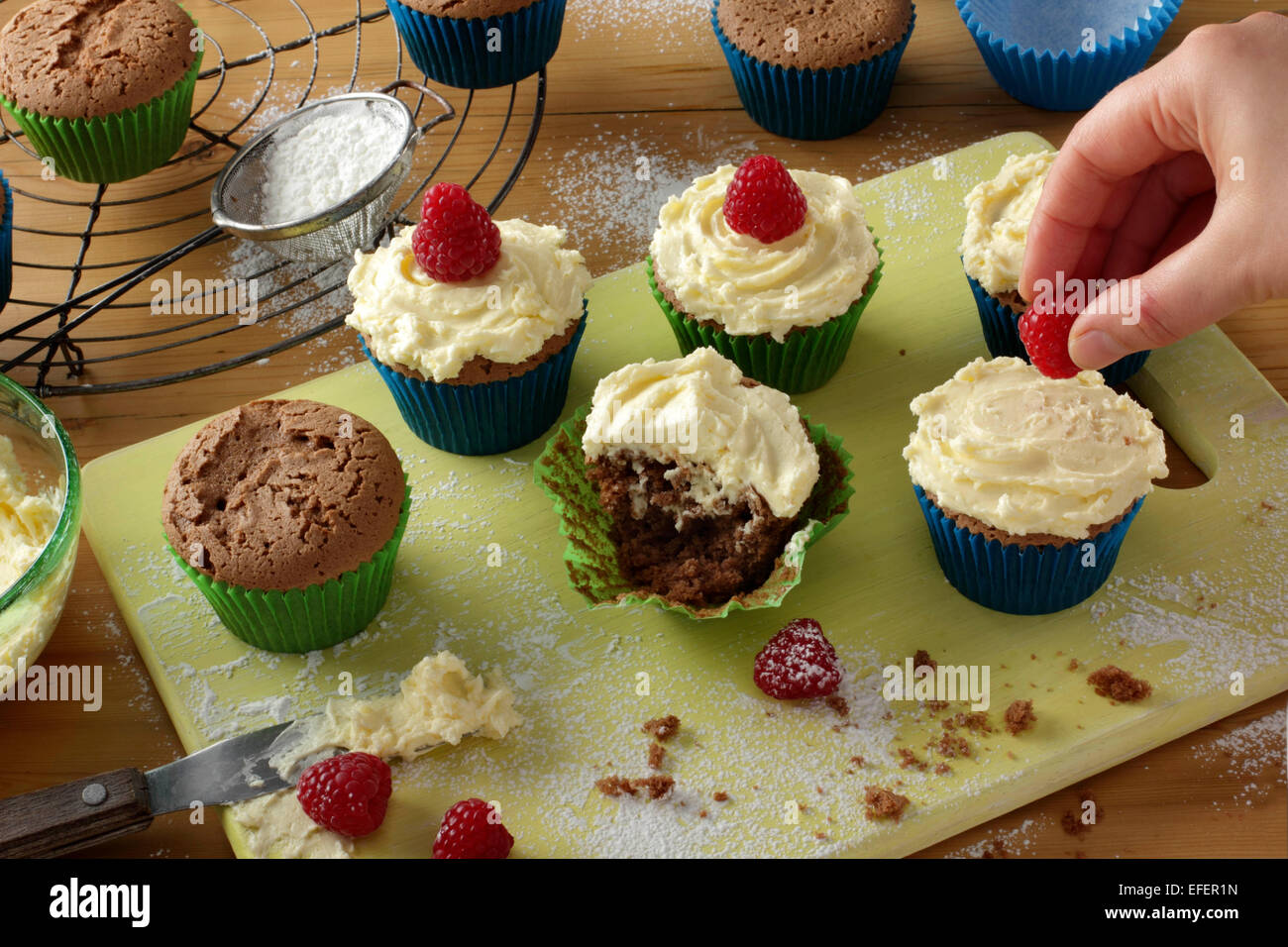Stevia buttercream frosting on cupcakes Stock Photo Alamy