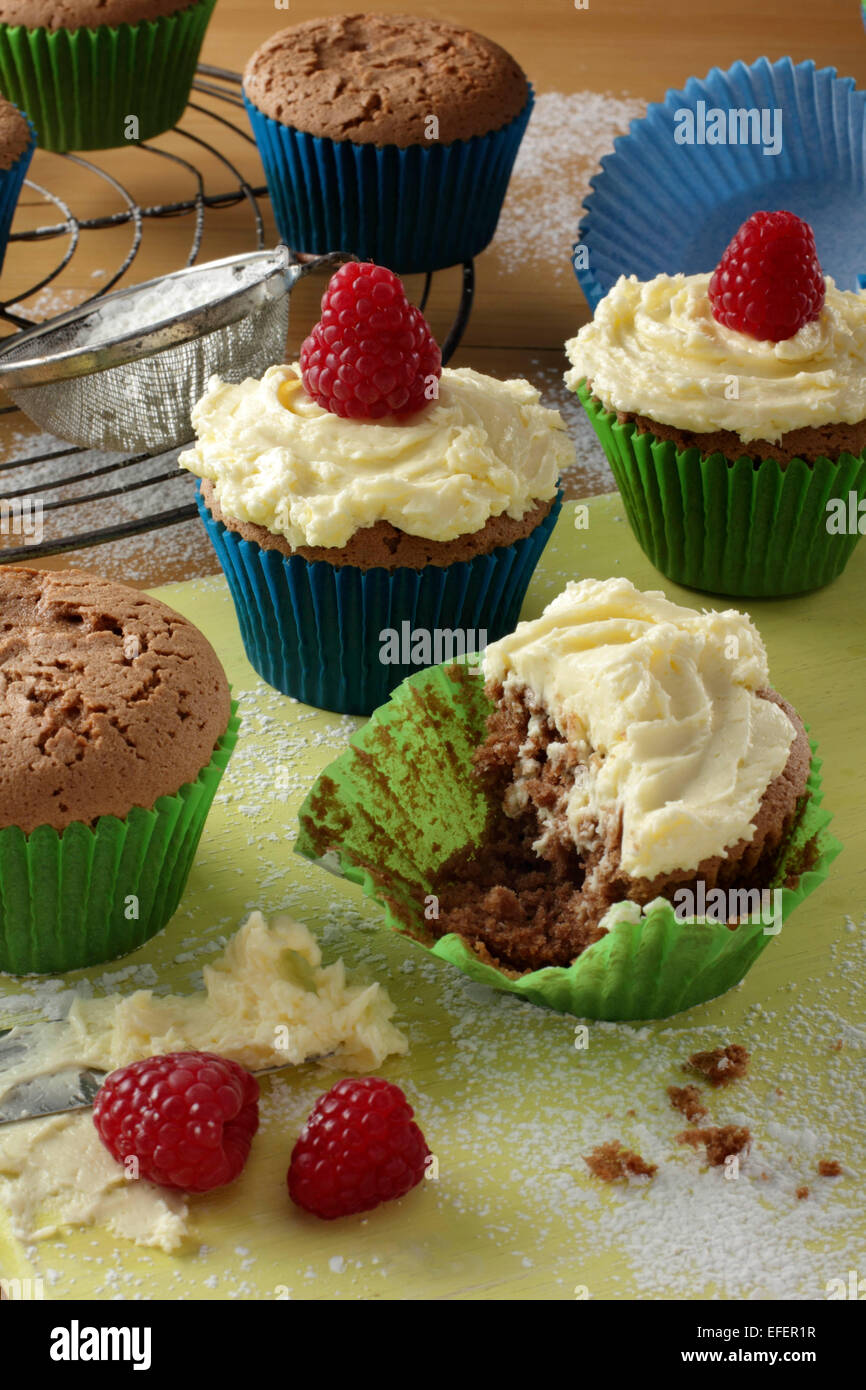 Stevia buttercream frosting on cupcakes Stock Photo Alamy