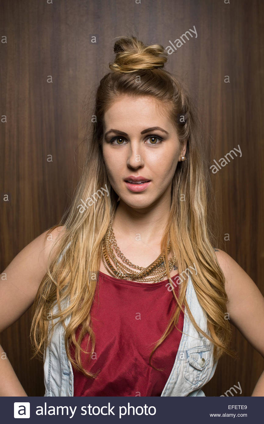 Woman hair bun hi-res stock photography and images - Alamy