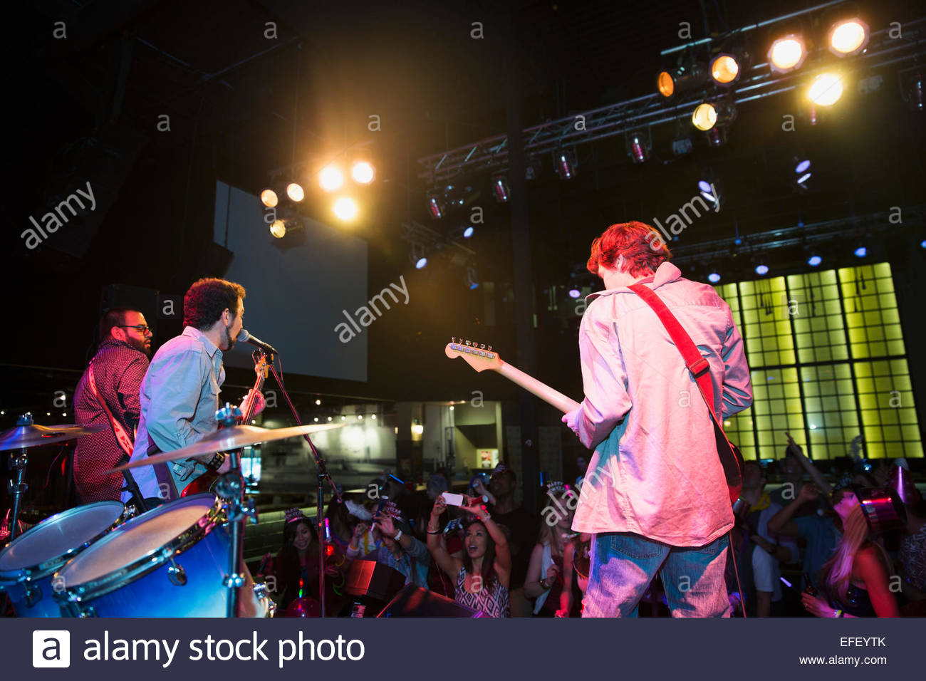 Musicians On Stage Stock Photos & Musicians On Stage Stock Images Alamy
