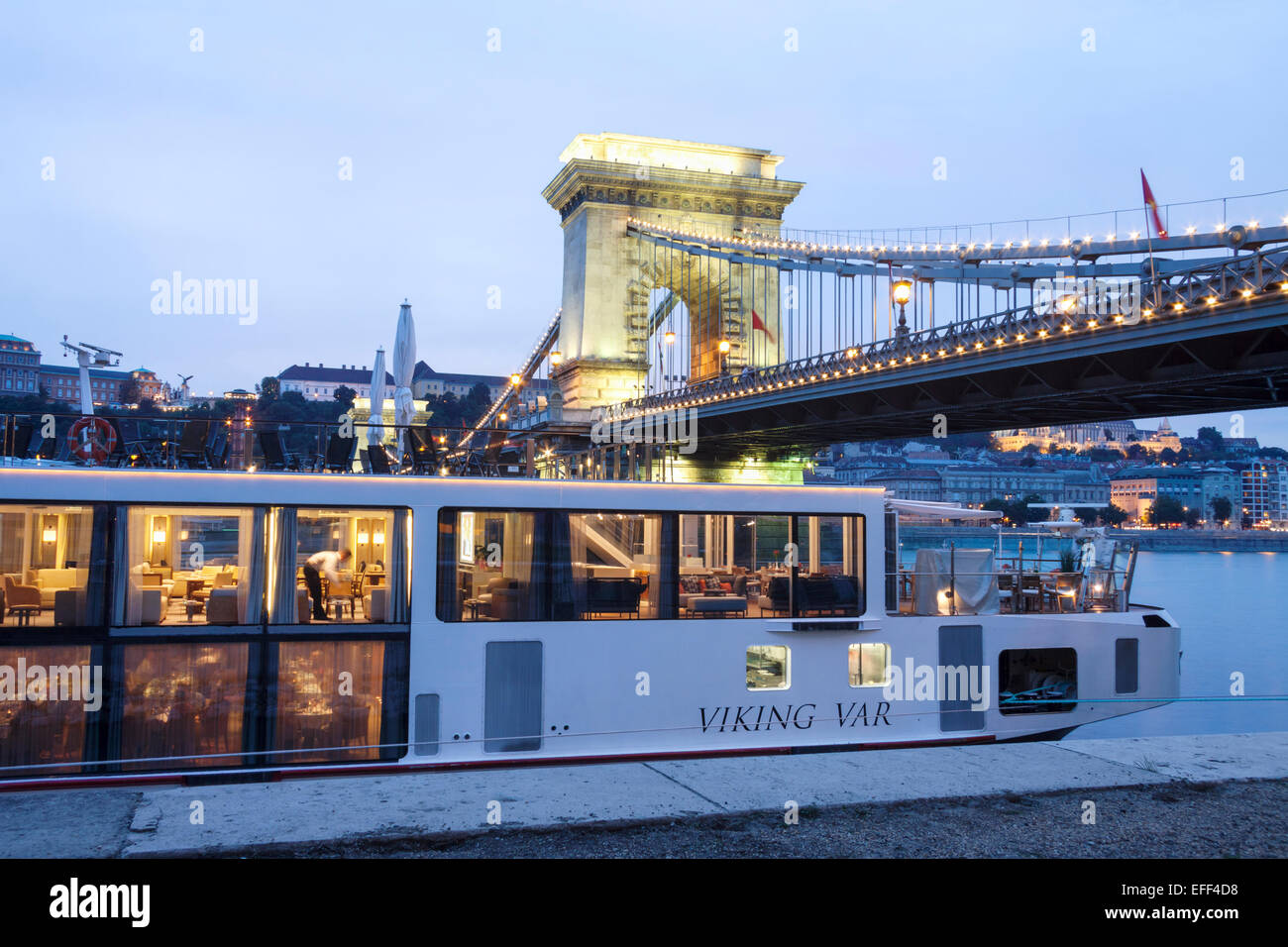 Cruise boat and Chain Bridge at dusk. Budapest, Hungary Stock Photo