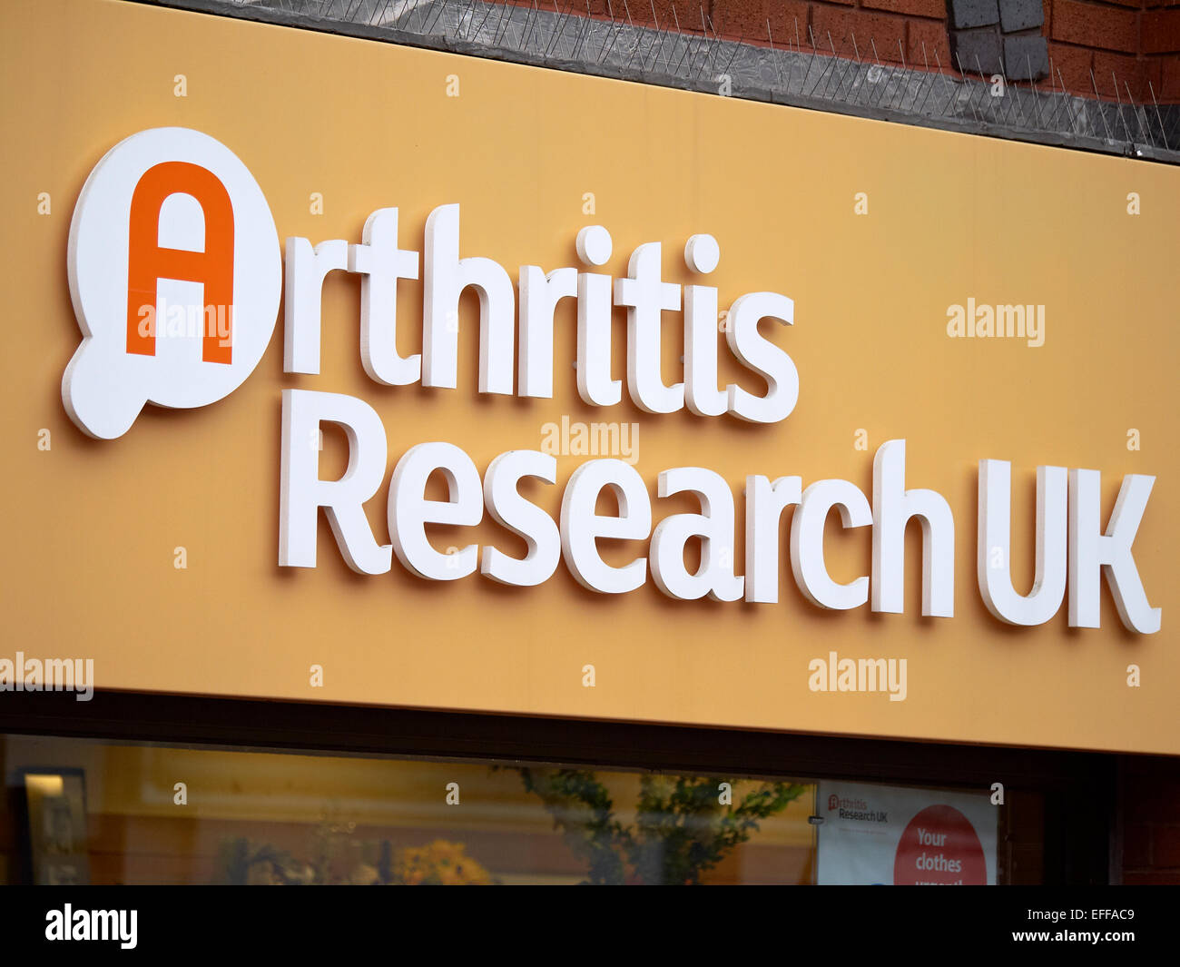 Arthritis Research UK sign on outside wall Stock Photo