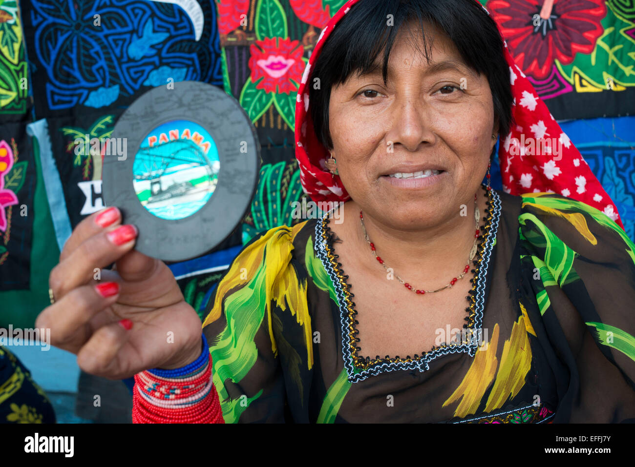 Kuna women sell their molas to the tourists. Panama City Casco Viejo kuna indian traditional handicraft items sellers by kuna tr Stock Photo