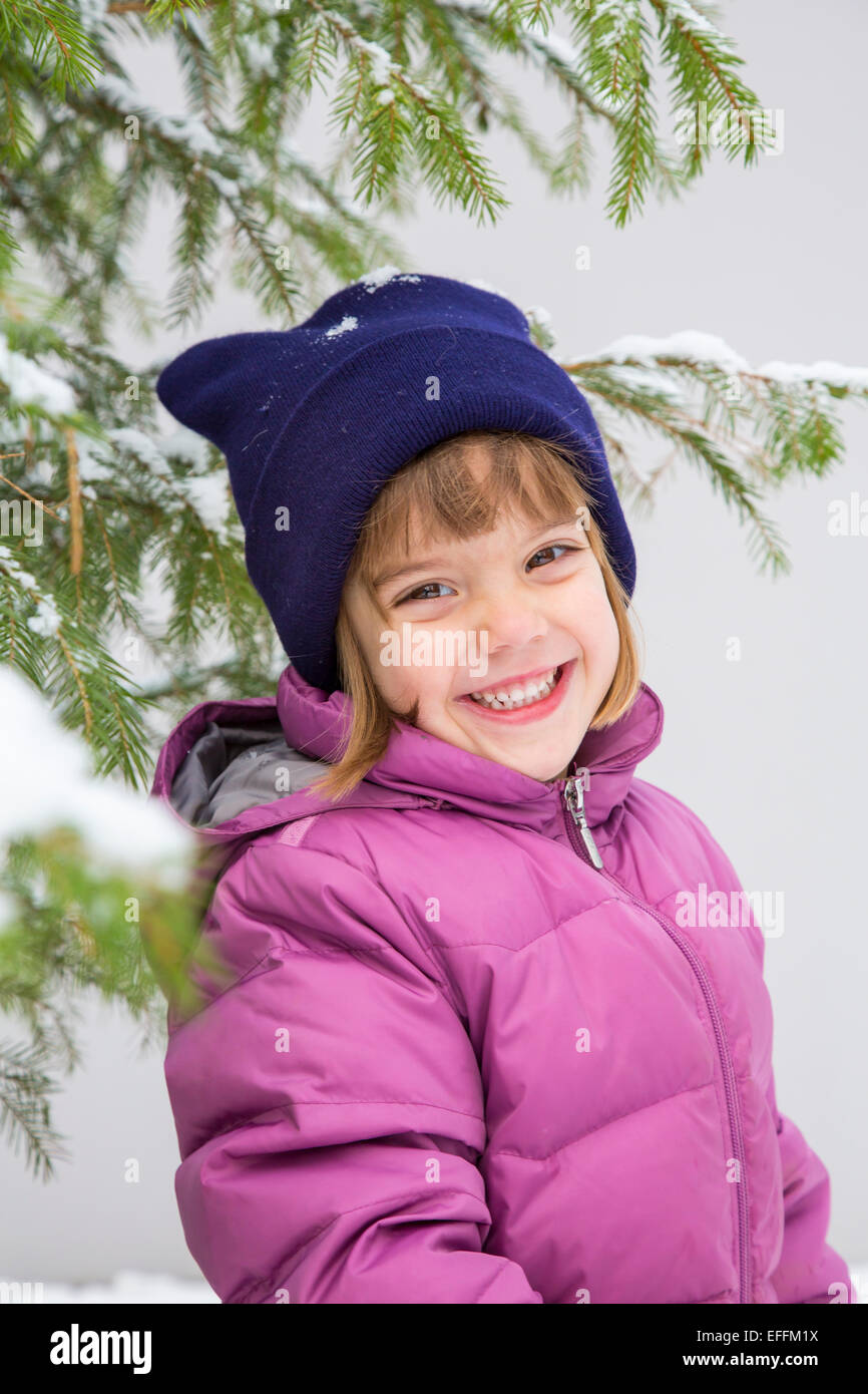 Portrait of smiling little girl in winter Stock Photo - Alamy